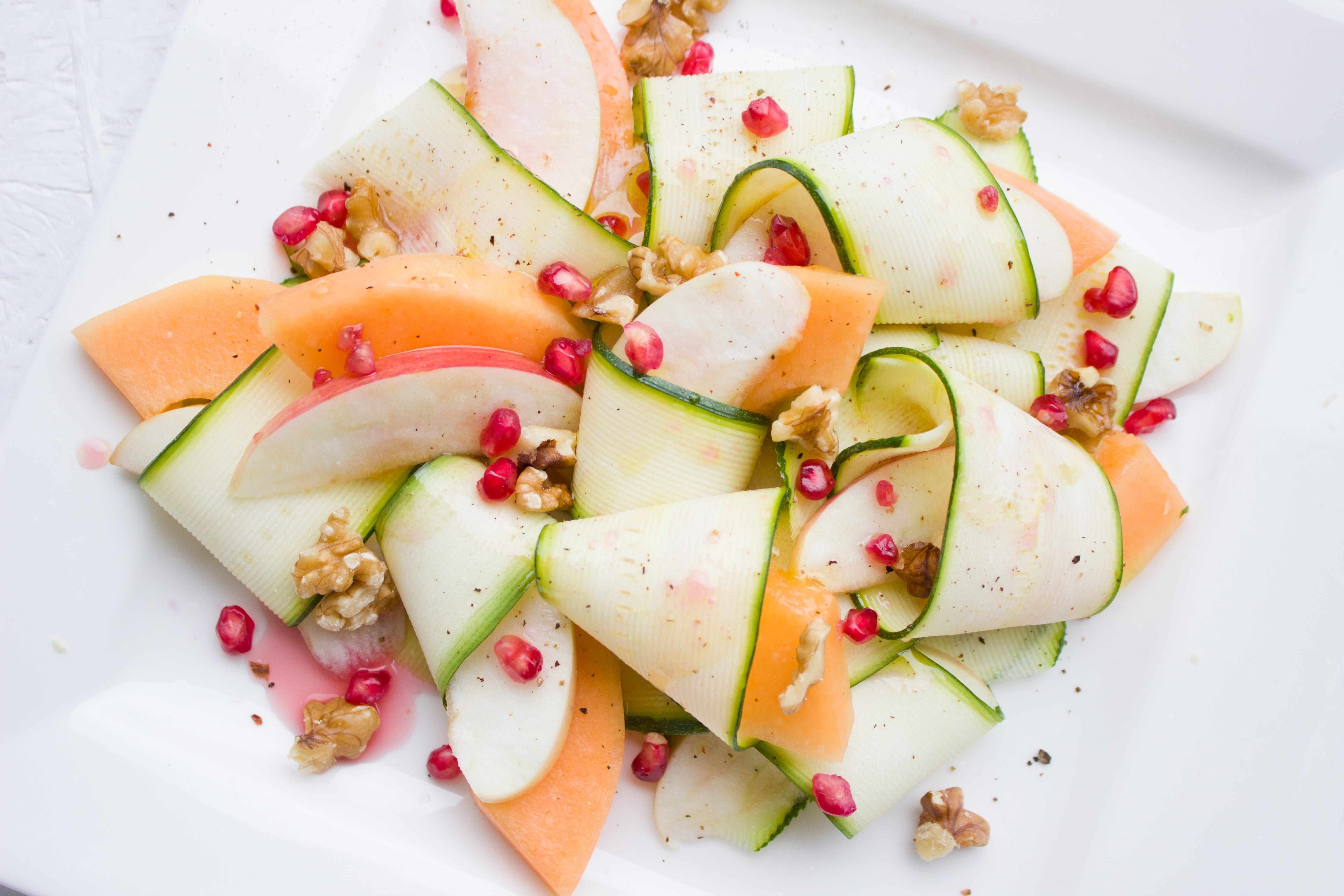 temptation, food and drink, indoors, vegan, slice, still life, ready-to-eat, healthy eating, refreshment, 5K, plate, frisch, melon, apple, no people, cucumber, HD Wallpaper
