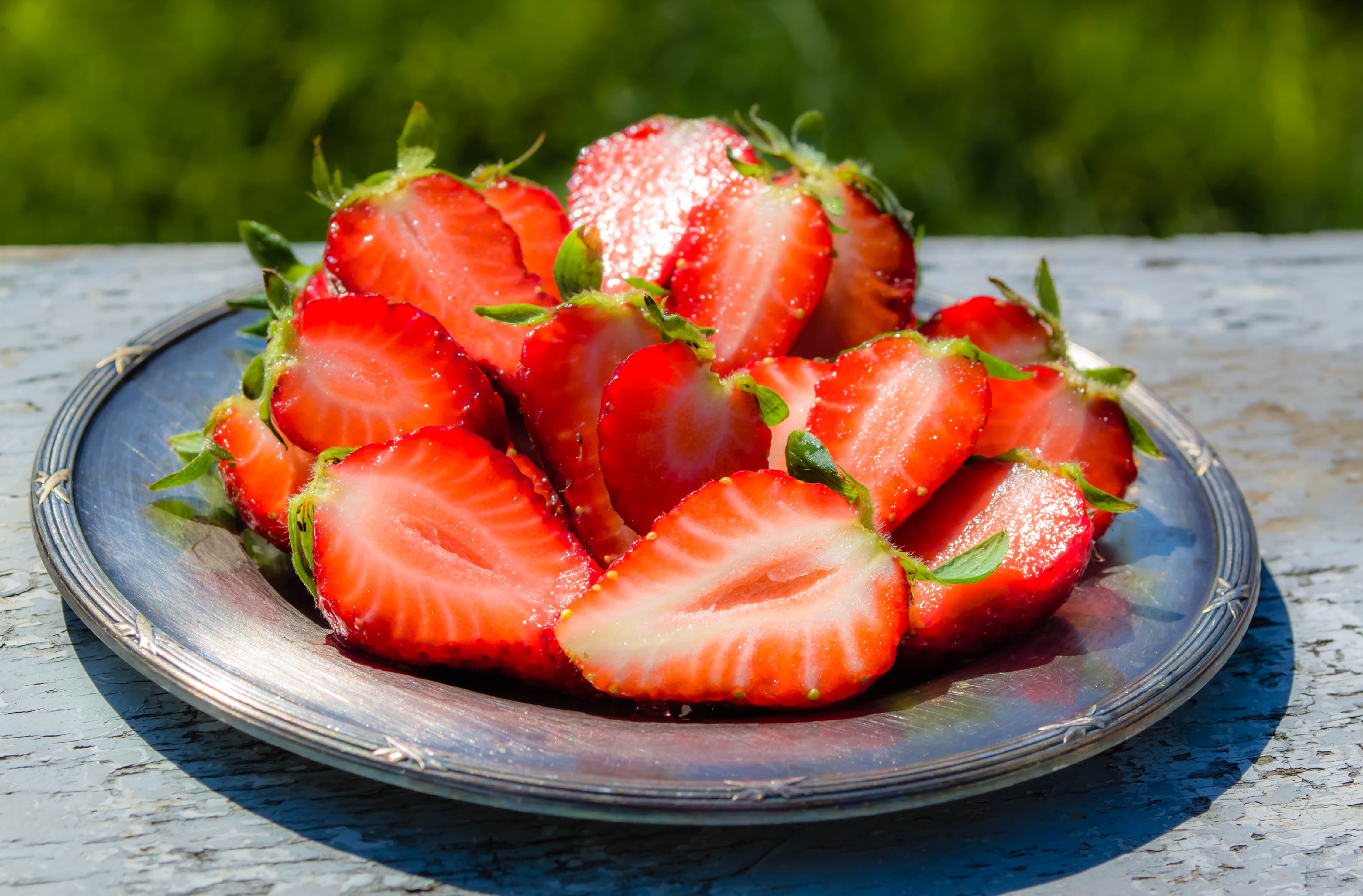 close-up, summer, round, plated, watermelon, sweet, plate, snack, strawberry, wood - material, raw, sun, vitamin, focus on foreground, berry, juicy, red, HD Wallpaper