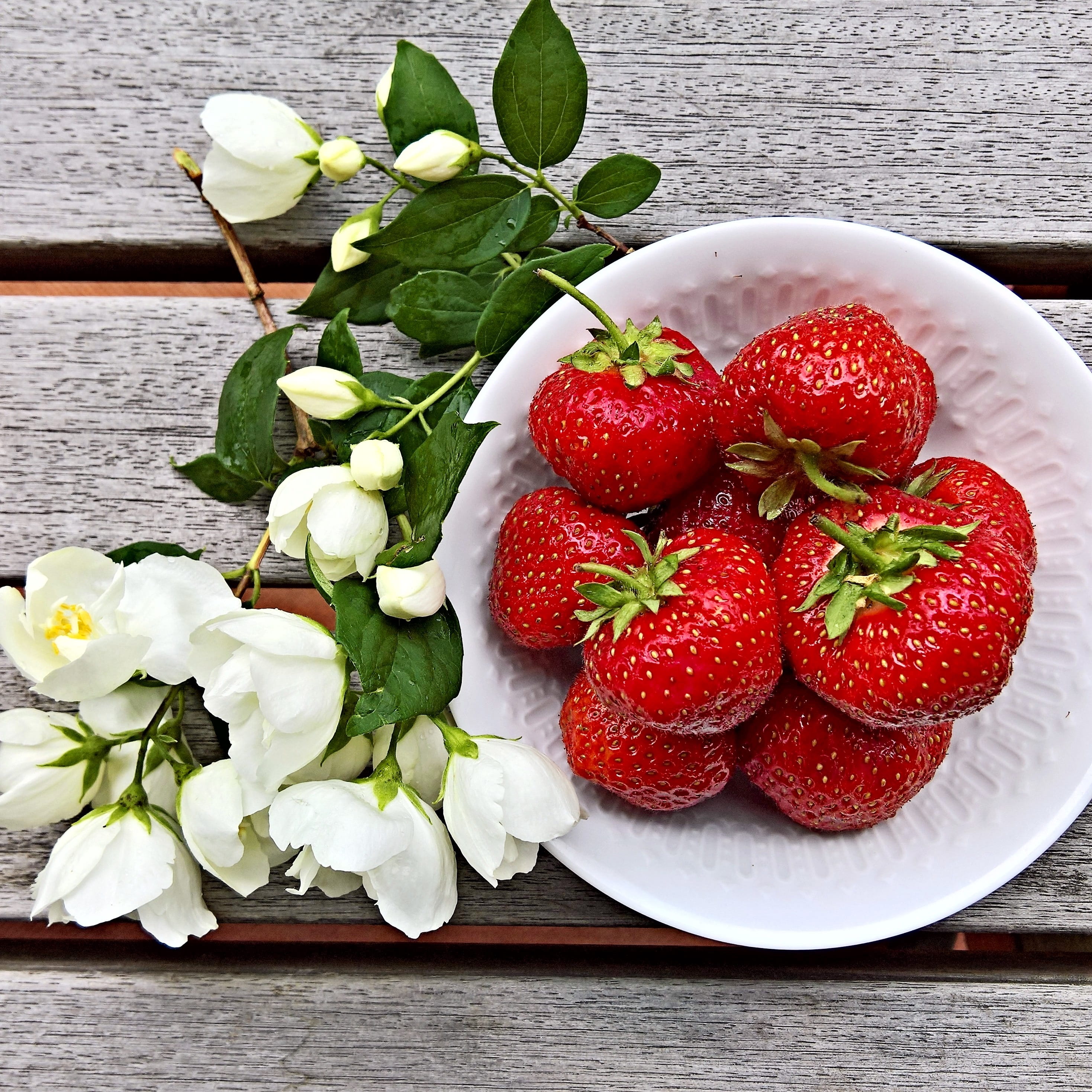 strawberry, no people, freshness, gourmet, 2K, dessert, frisch, nature, rustic, healthy Eating, sweet Food, large, food and drink, Fruits, white, floral, Phone HD Wallpaper