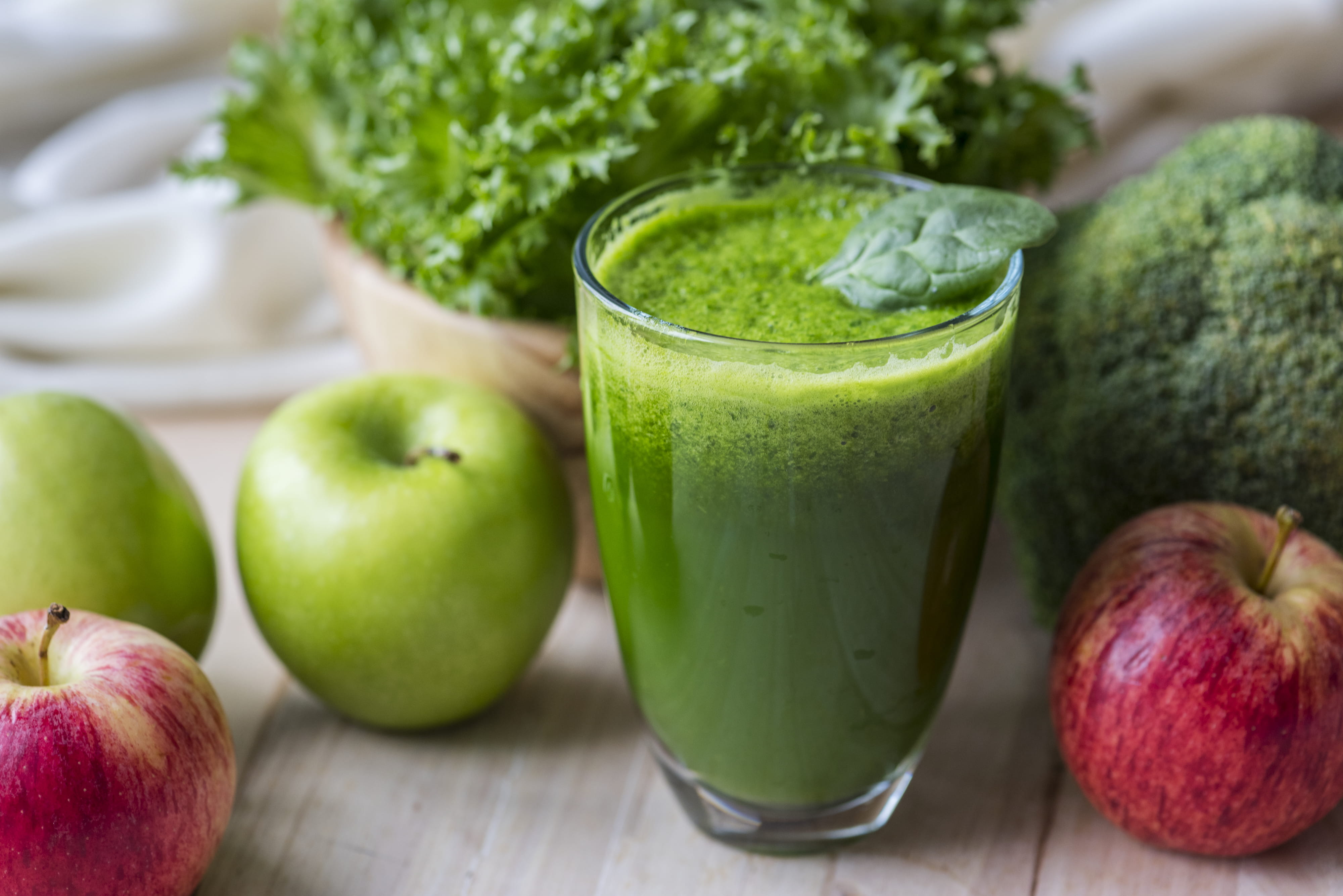 refreshment, macro, broccoli, greens, healthy eating, close-up, gourmet, closeup, fruit, energy, apple - fruit, ingredient, detox, snack, moc, indoors, HD Wallpaper