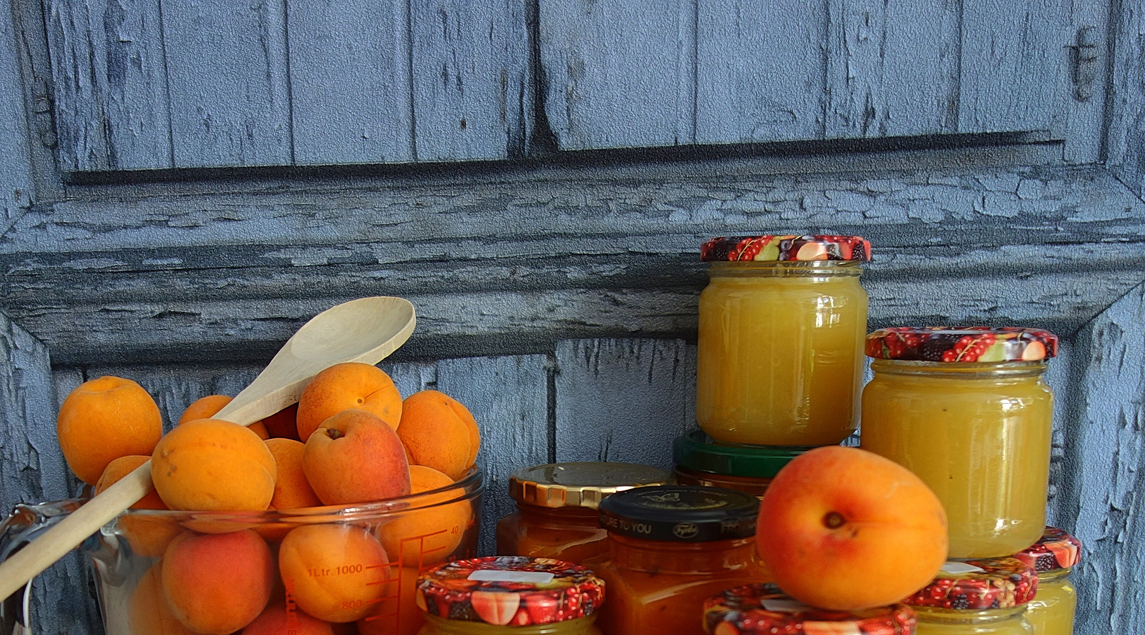 food and drink, regional, apricot, wood - material, Summer, refreshment, healthy eating, drink, Healthy, still life, container, Fruit, fresh crop, wall - building feature, HD Wallpaper