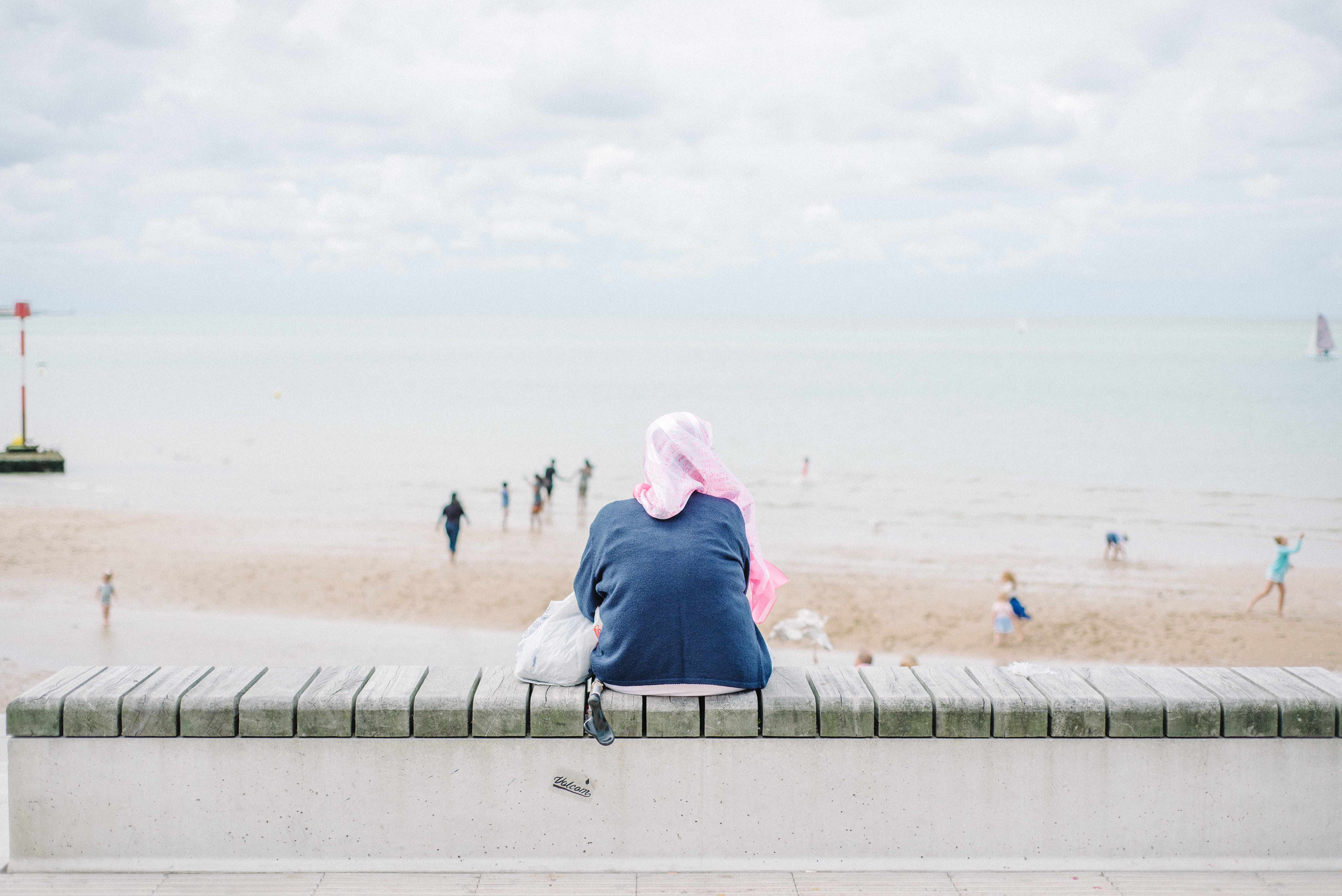 day, bench, rear view, person, people, lifestyles, human, united kingdom, pink, 5K, water, cloud - sky, hairstyle, leisure activities, leisure activity, HD Wallpaper