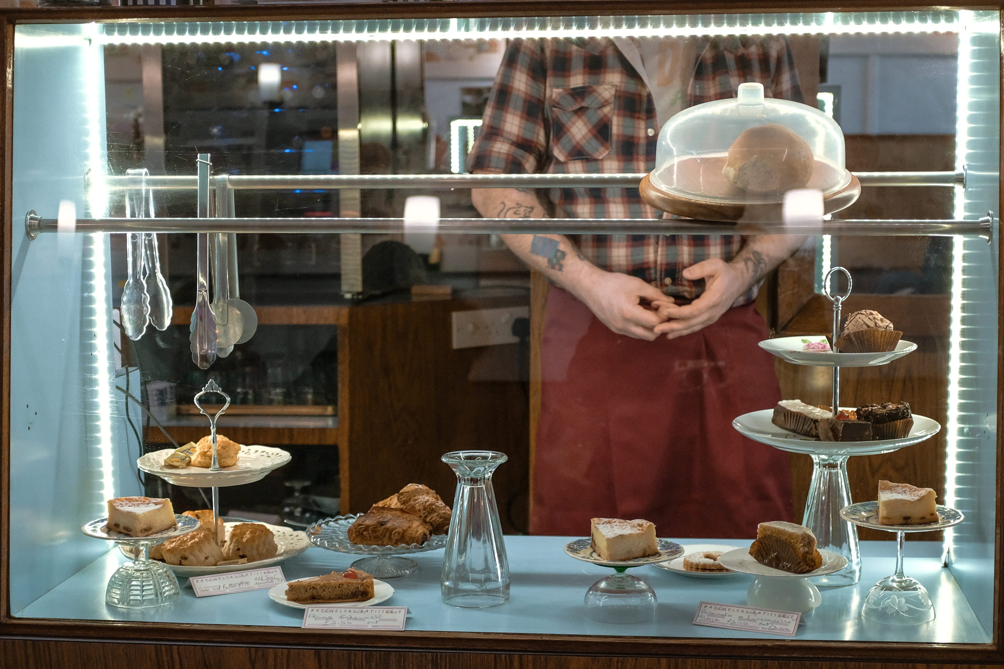 arms, 2K, reflection, cake, one person, patisserie, hand, baked, real people, croissant, indoors, bakery, glass - material, food, business, tattoo, glass, HD Wallpaper