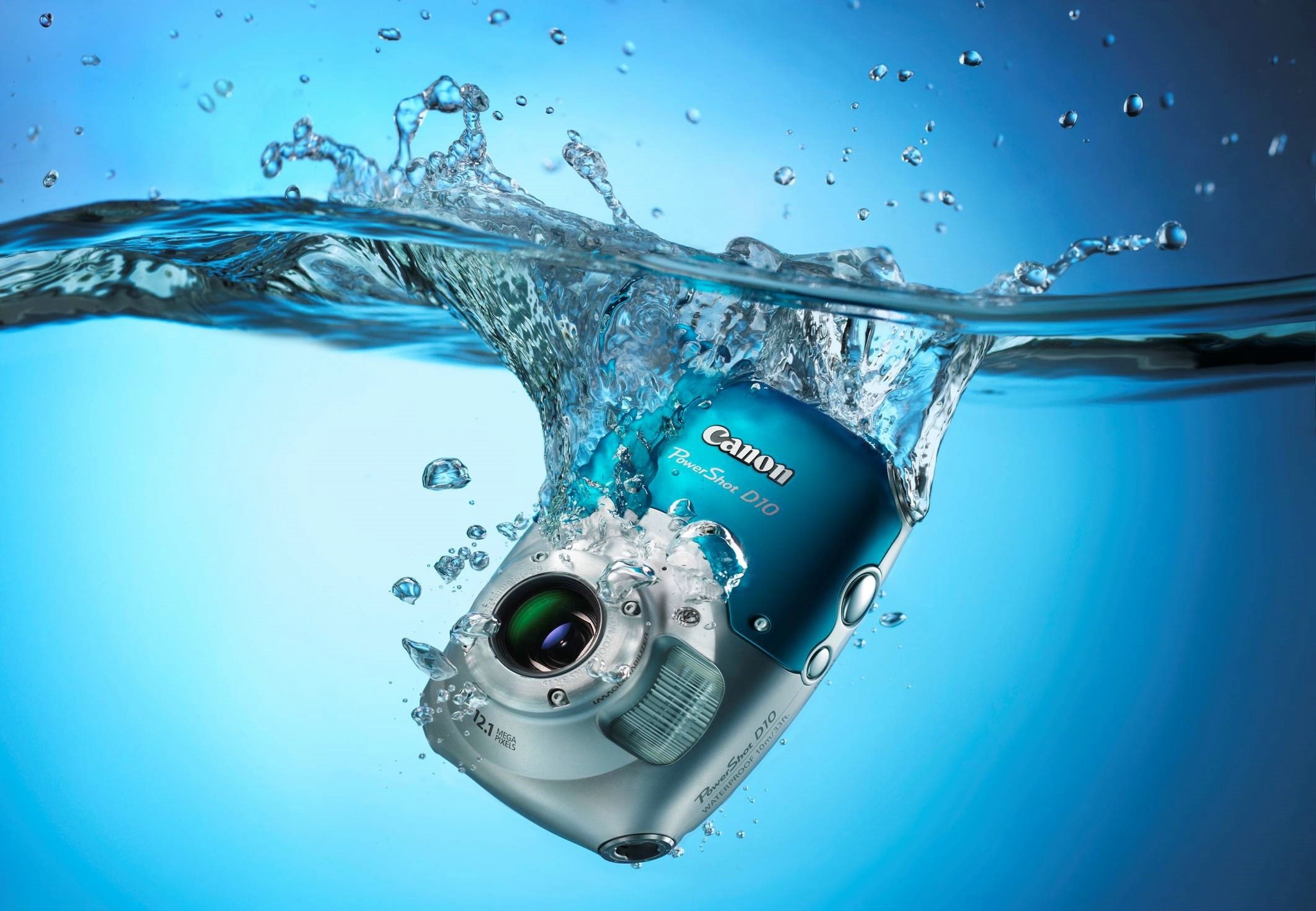 indoors, close-up, Digital camera, splashing, technology, blue background, sea, Spray, turquoise colored, no people, wet, bubble, silver colored, drop, HD Wallpaper