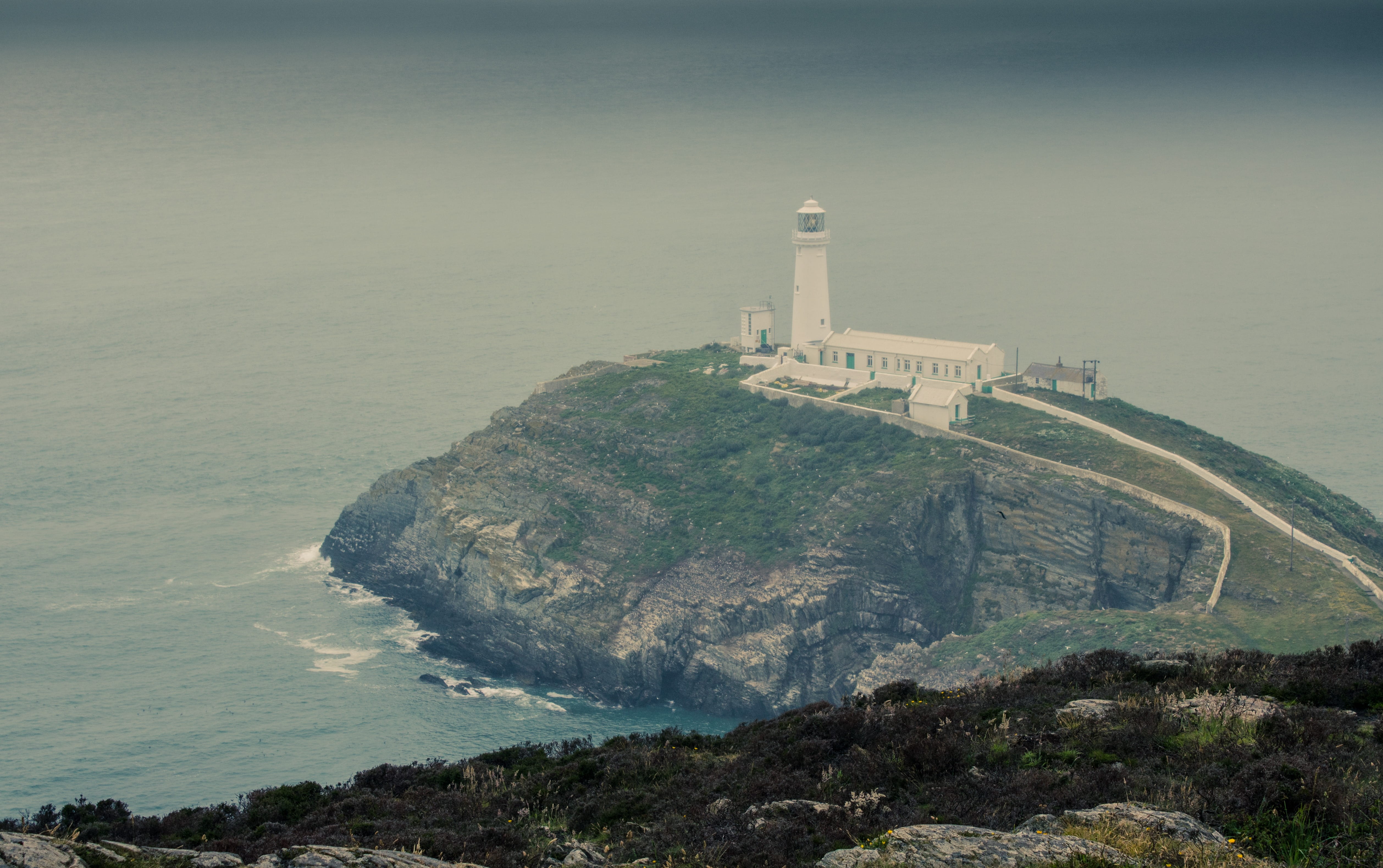 holyhead, tower, land, built structure, shipping, nature, 4K, outdoors, rocks, tourism, no people, south stack lighthouse, building, birds, sky, travel, HD Wallpaper