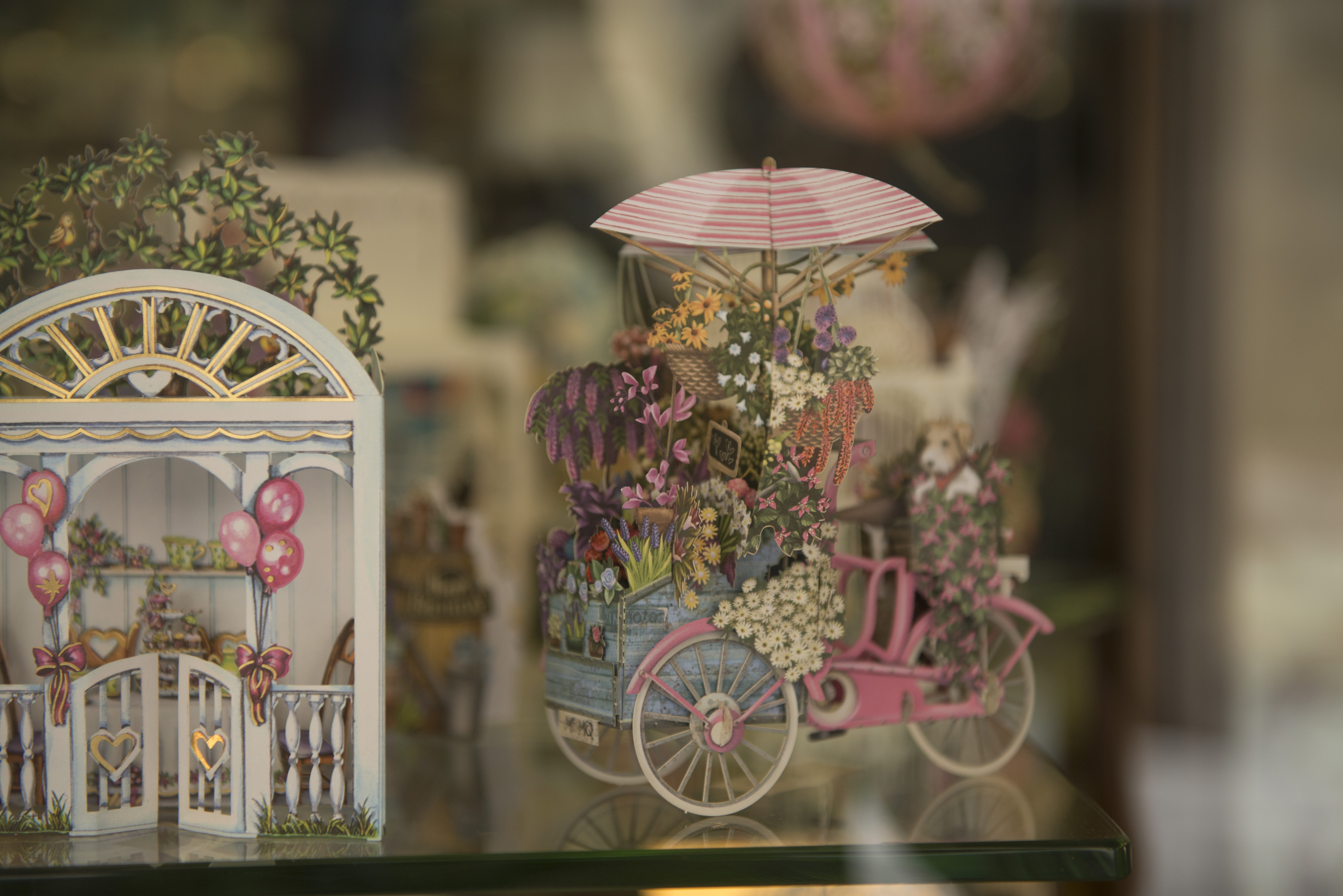 focus on foreground, no people, representation, antique, creativity, retail, choice, art and craft, paper, outdoors, artsy, retail display, day, close-up, HD Wallpaper