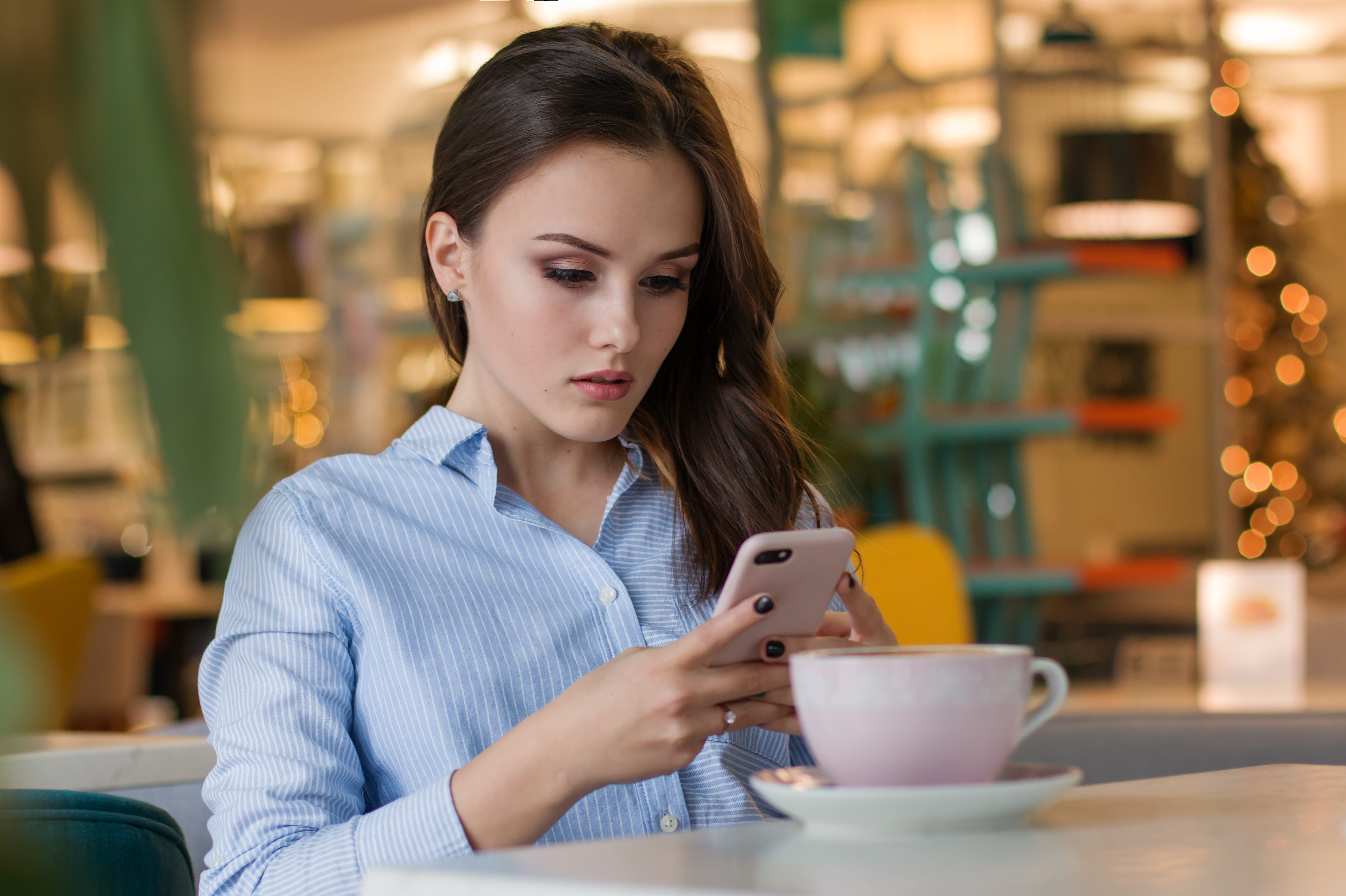 one, drink, within, coffee - drink, looking, hairstyle, coffee break, view, wireless technology, write, adult, mug, tea, portrait, user, woman, brunette, HD Wallpaper