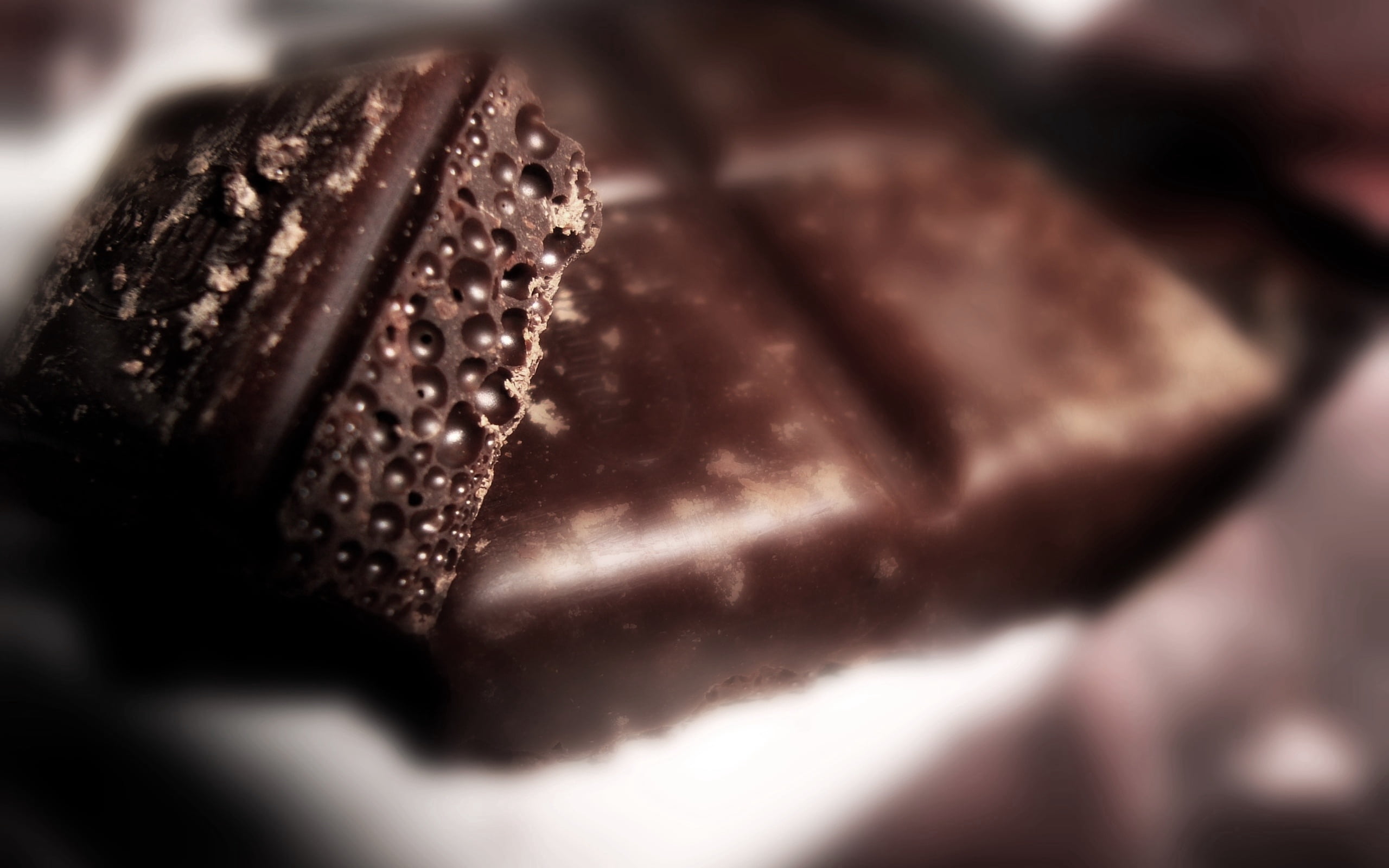 dessert, studio Shot, sweet, cake, chocolate, single object, indoors, bar, tiles, refreshment, wealth, snack, no People, chocolate Truffle, dark, close-up, HD Wallpaper