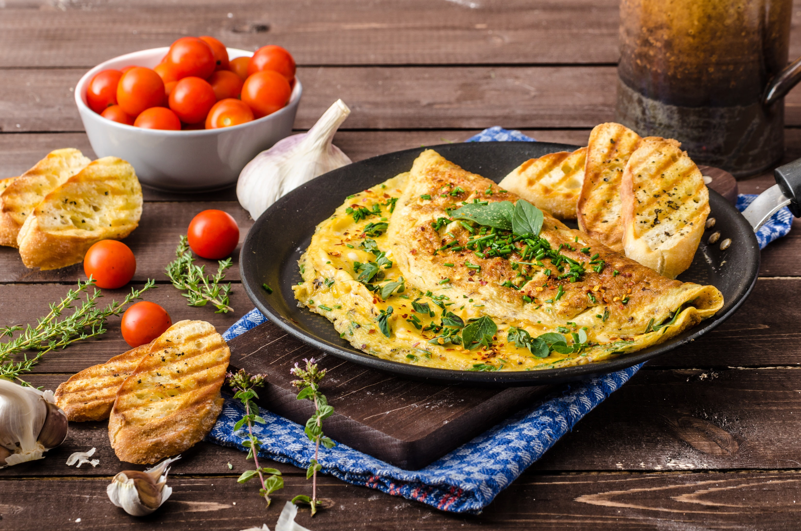 tomatoes, garlic, Basil, 2K, omelette, croutons, HD Wallpaper