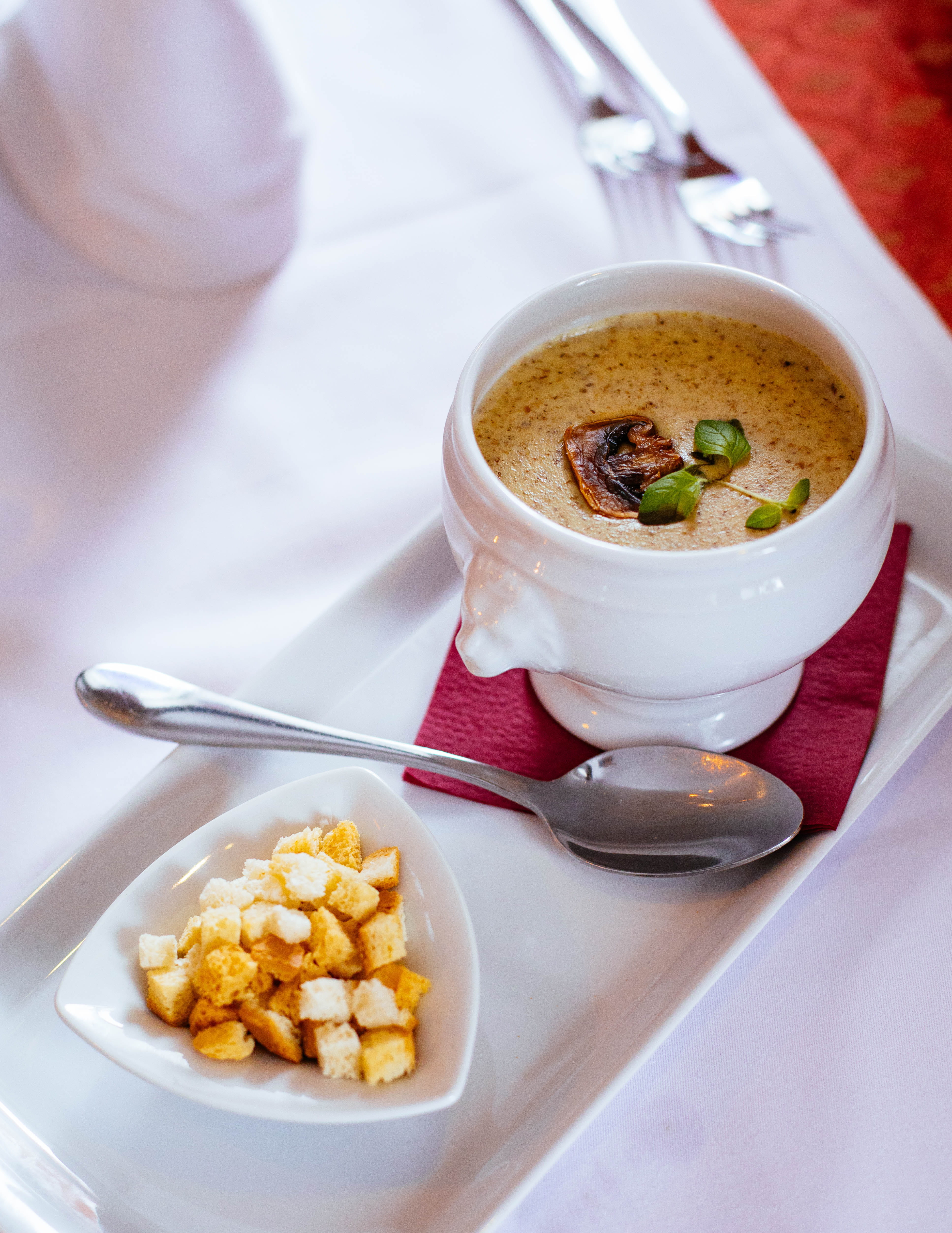 serving size, focus on foreground, lunch, food and drink, ready-to-eat, close-up, soup, table, croutons, temptation, kitchen utensil, crockery, indoors, Phone HD Wallpaper