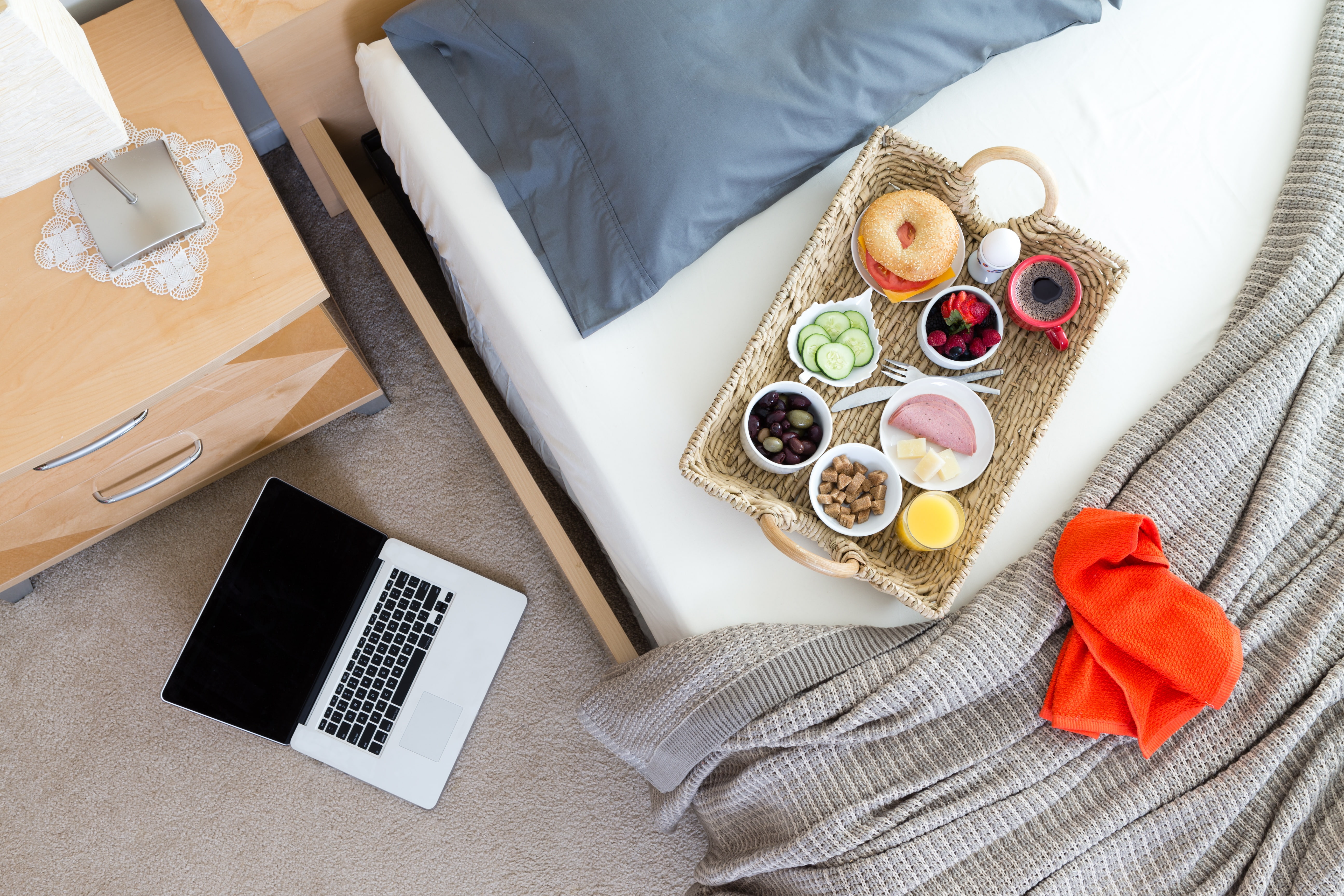 sandwich, croutons, olives, berries, juice, cheese, ham, food, 5K, Breakfast in bed, coffee, HD Wallpaper