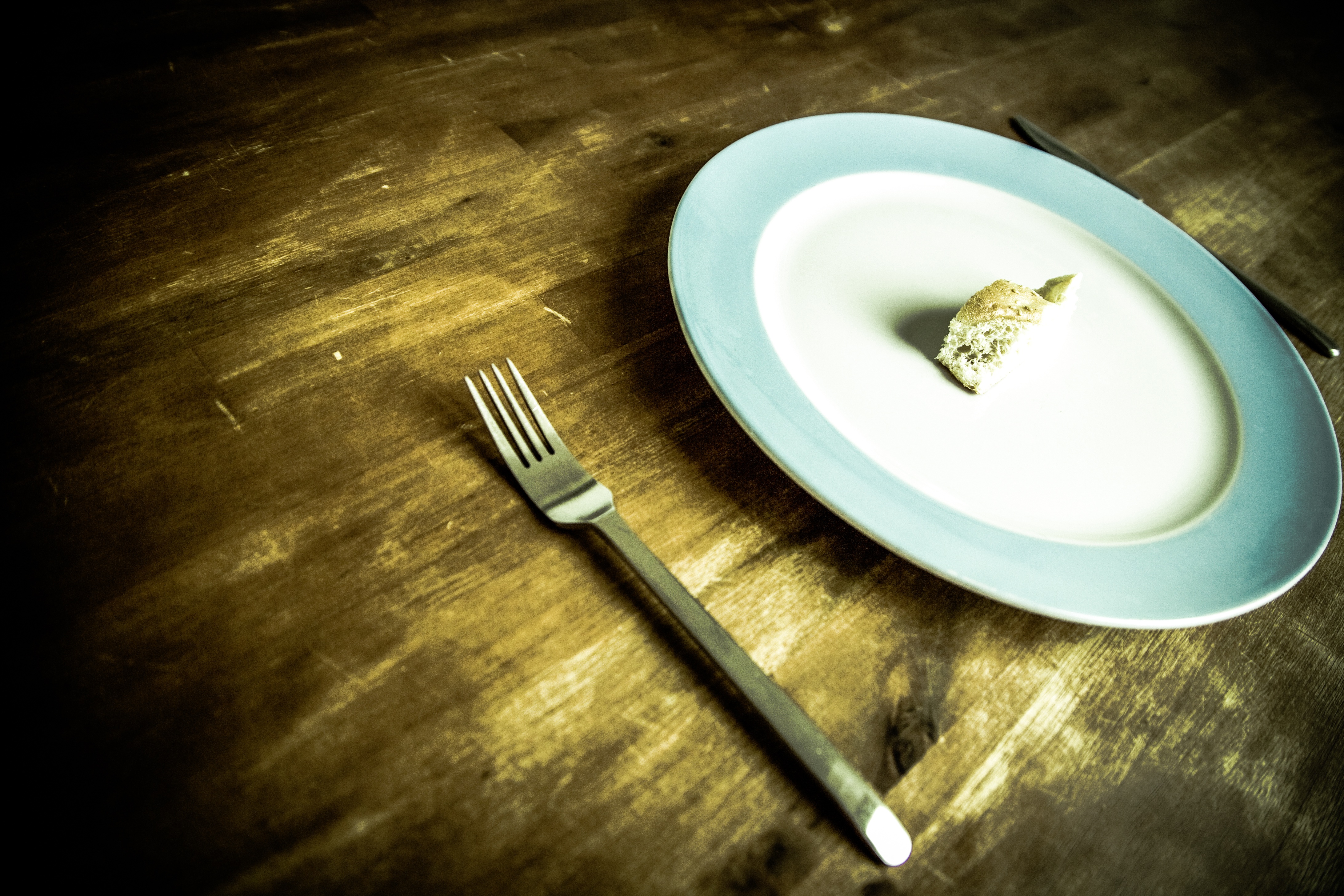 no people, plate, fork, retro, wood - material, directly above, bread, eating utensil, wood, knife, still life, farmers bread, crispy, solid wood, vintage, HD Wallpaper