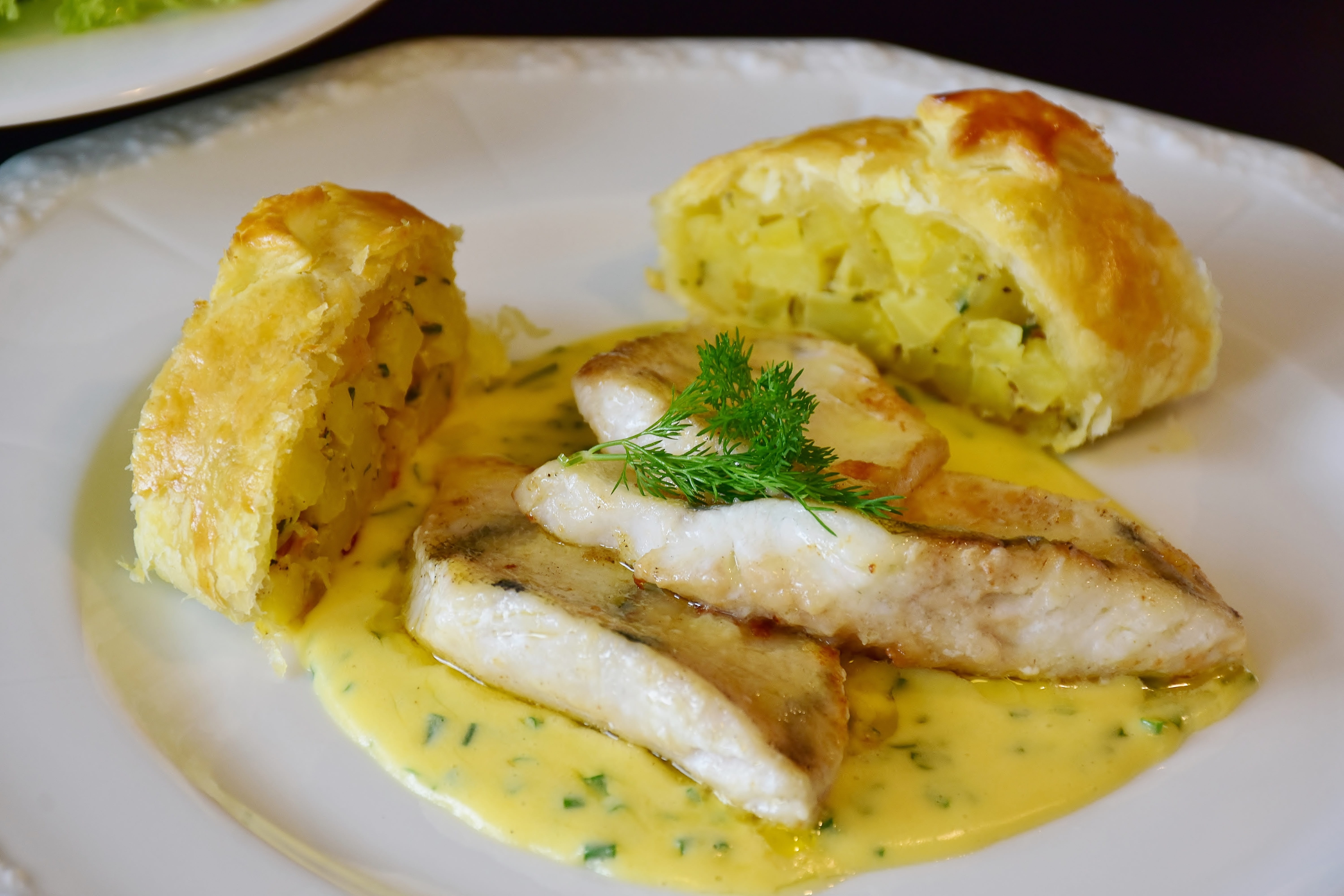 ready-to-eat, hollandaise, cooked, grill, side dishes, fish, indulgence, indoors, plate, white, fish fillet, yellow, foodfoto, pike perch, frisch, food and drink, HD Wallpaper