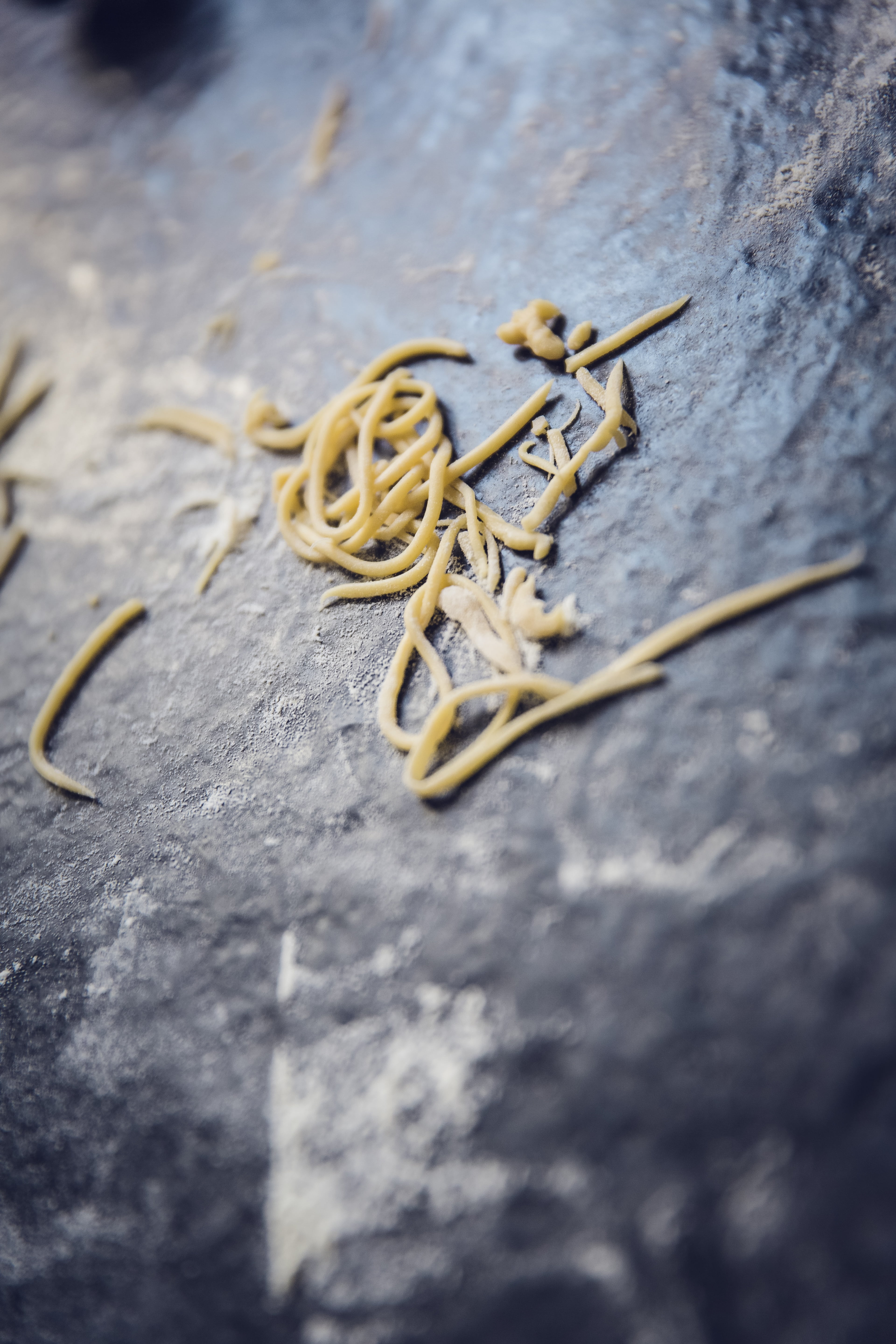 table, day, 5K, yellow, carbohydrates, textured, italian, homemade, spagetti, italian food, kitchen, outdoors, selective focus, raw, pasta, durum wheat, Phone HD Wallpaper