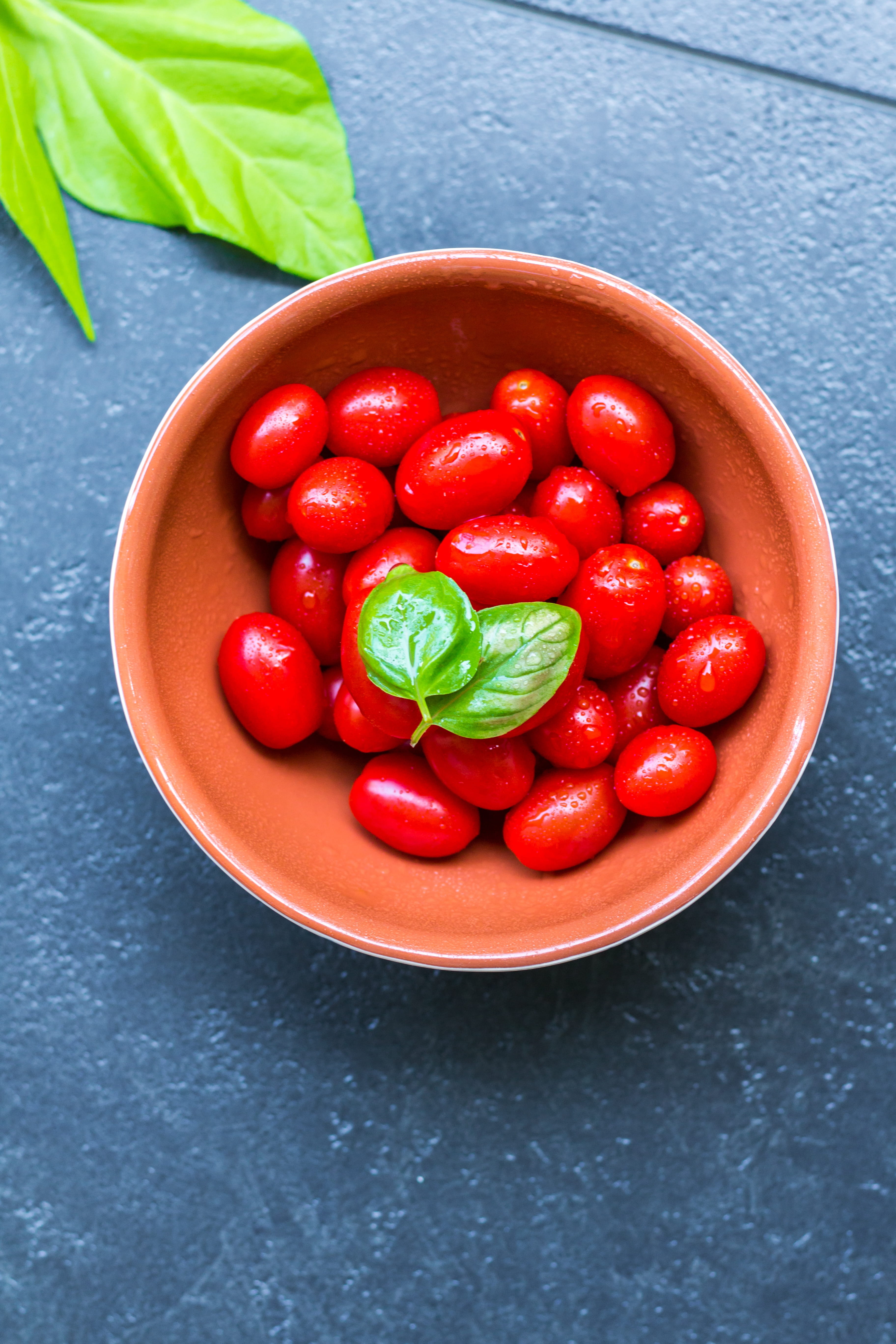 Vegetables, Diet, red, vegetable, leaf, tomato, weight control, enjoy, cookbook, fruit, food and drink, plate, cover, Frisch, Healthy, directly above, sweet, Phone HD Wallpaper
