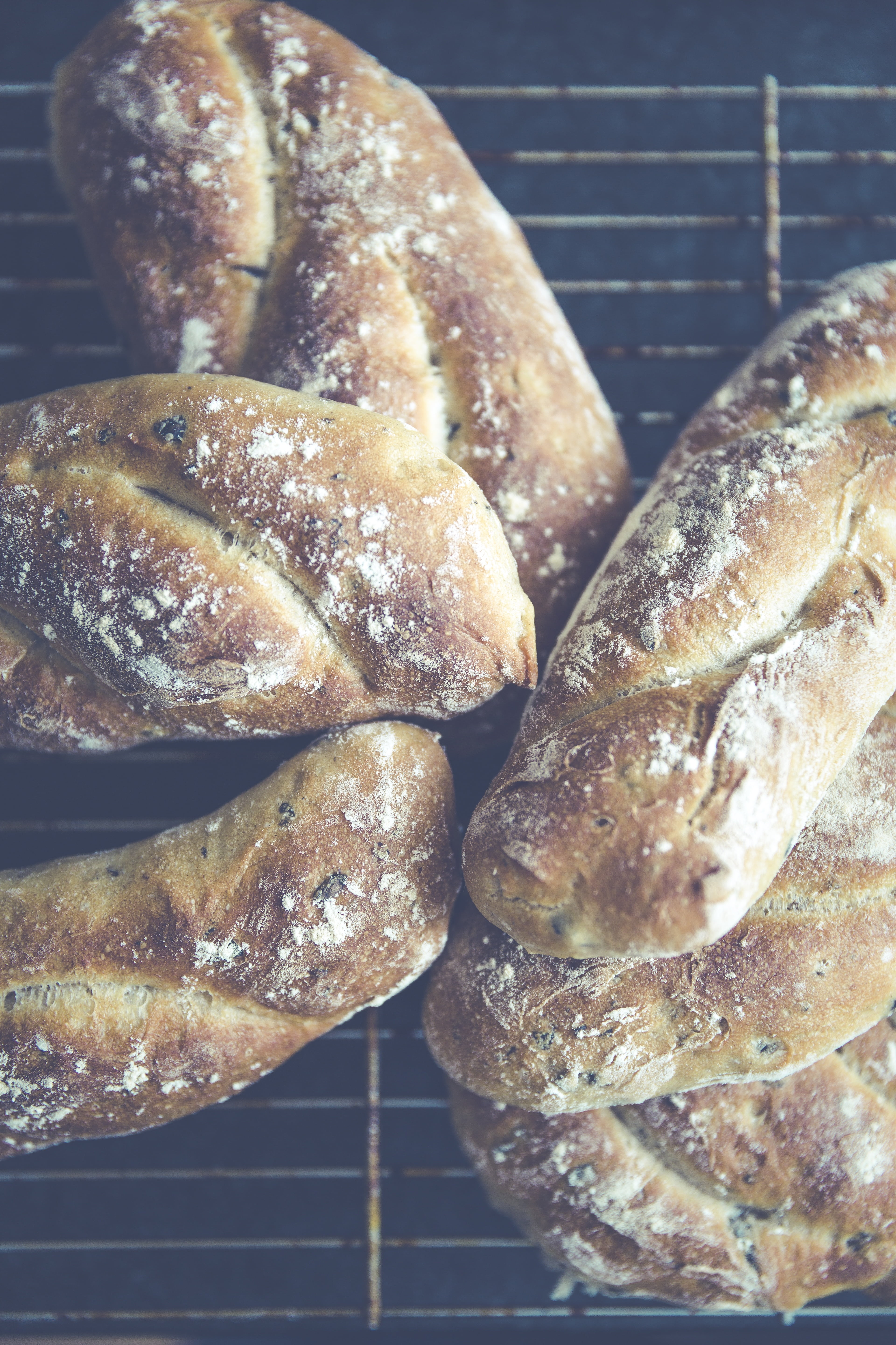 wheat, freshness, feed, eat, rye, brown, baked, food, metal grate, vinschgau, bun, farmers bread, crispy, high angle view, focus on foreground, indulgence, Phone HD Wallpaper