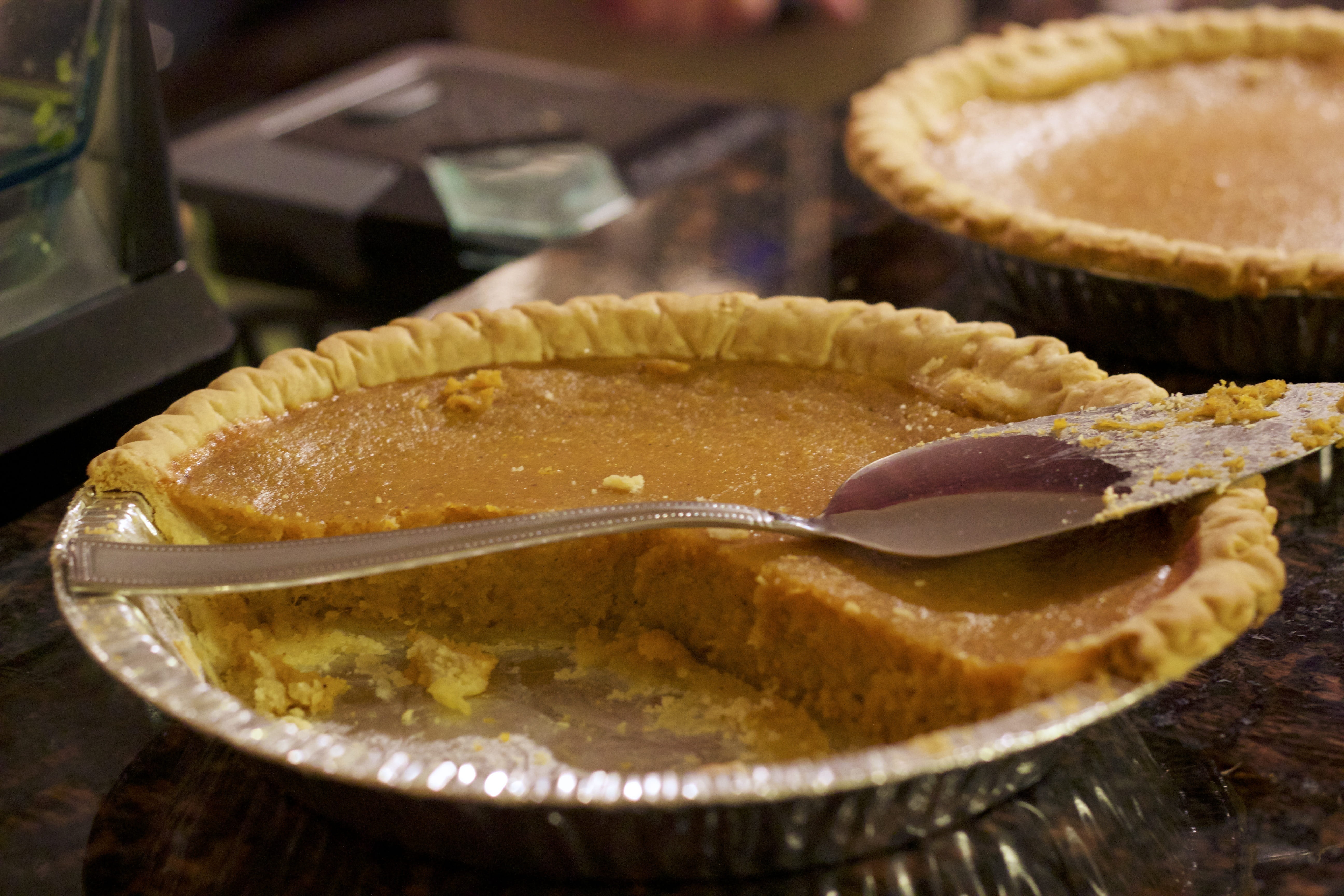 indoors, focus on foreground, baked, no people, fall, ready-to-eat, citrus fruit, Holiday, selective focus, Thanksgiving, plate, close-up, still life, pie, HD Wallpaper
