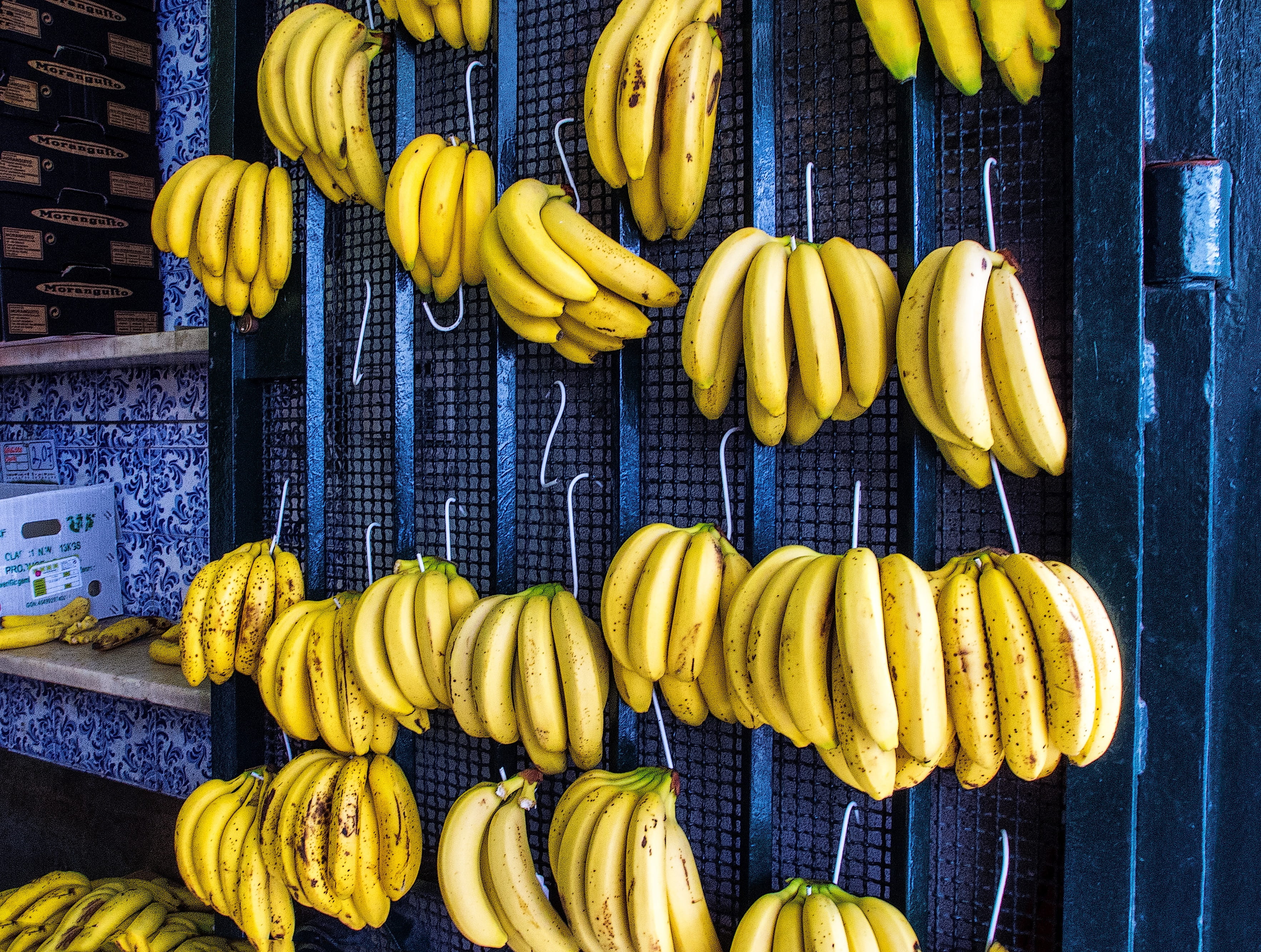 healthy eating, in a row, sale, market, food and drink, wellbeing, arrangement, sweetcorn, Banana, food, retail, choice, vegetable, close-up, indoors, still life, HD Wallpaper