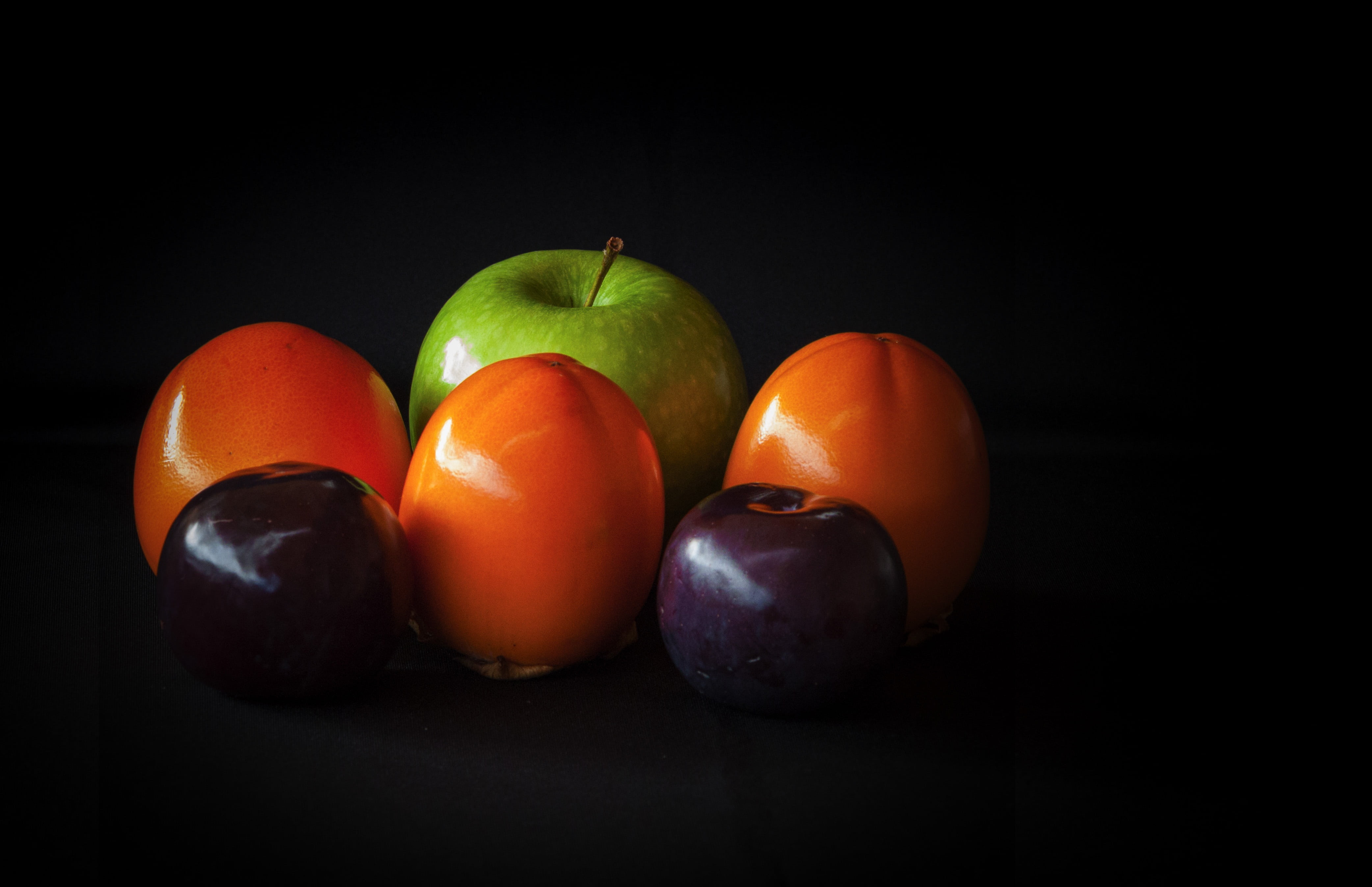 apple, wellbeing, still life, greengrocers, ripe, tomato, freshness, persimmon, orange color, vegetable, food and drink, variation, red, studio shot, indoors, HD Wallpaper