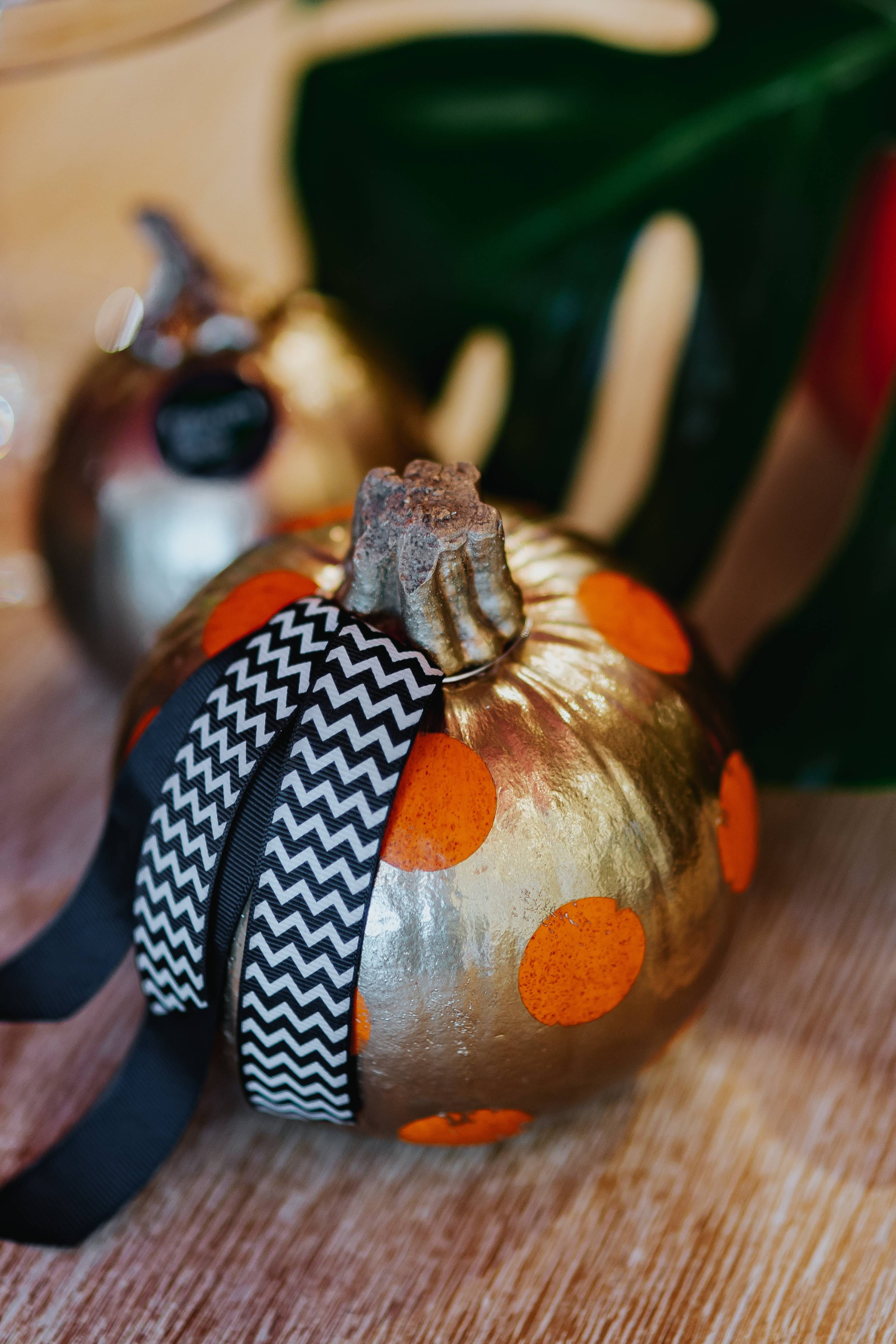bauble, table, wood - material, focus on foreground, close-up, pattern, decorations, selective focus, food and drink, orange, orange color, ornaments, pumpkins, Phone HD Wallpaper
