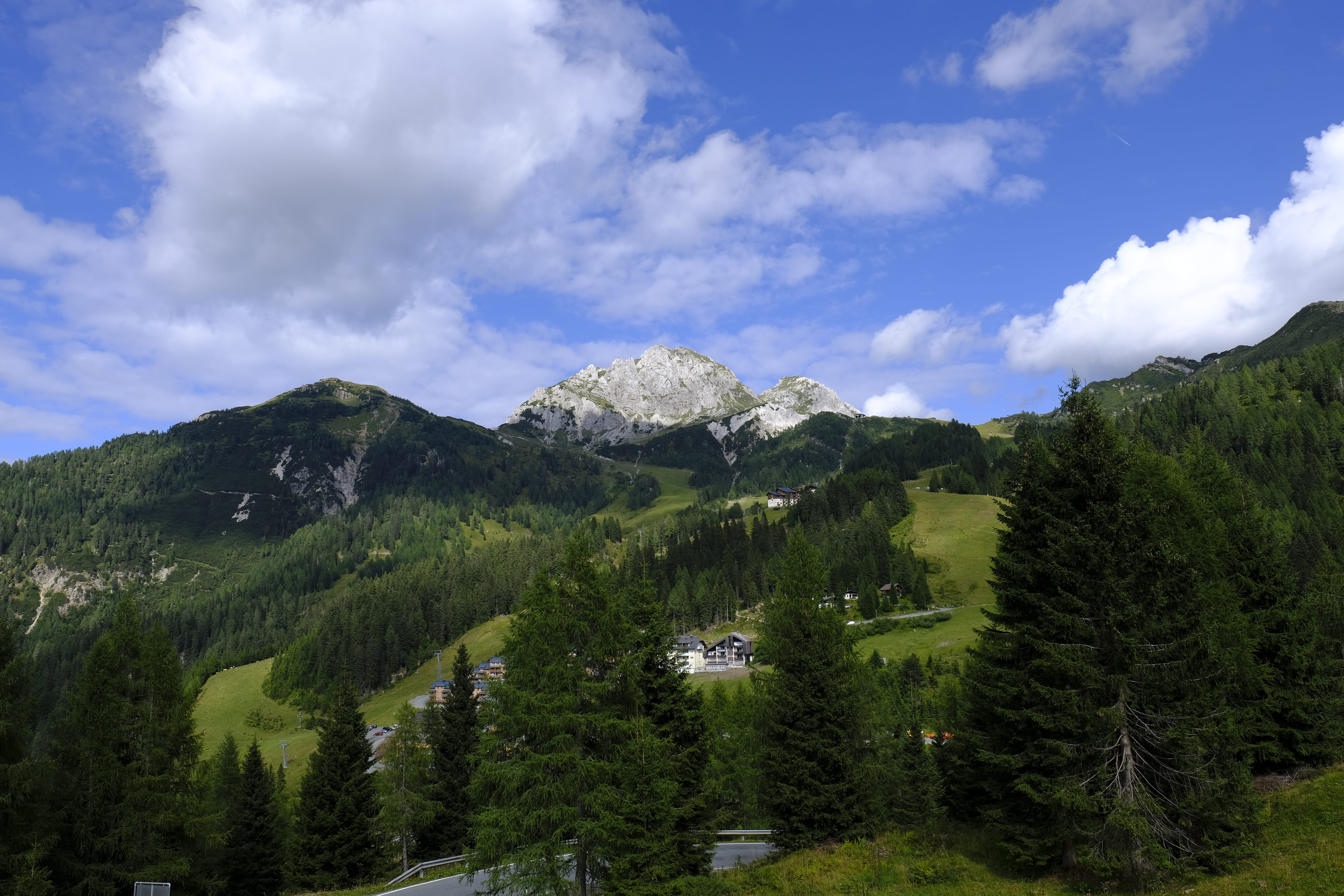 day, non-urban scene, no people, land, austria, mountain, mountains, nassfeld, alm, carinthia, houses, nature, tranquility, forest, green color, vacations, HD Wallpaper