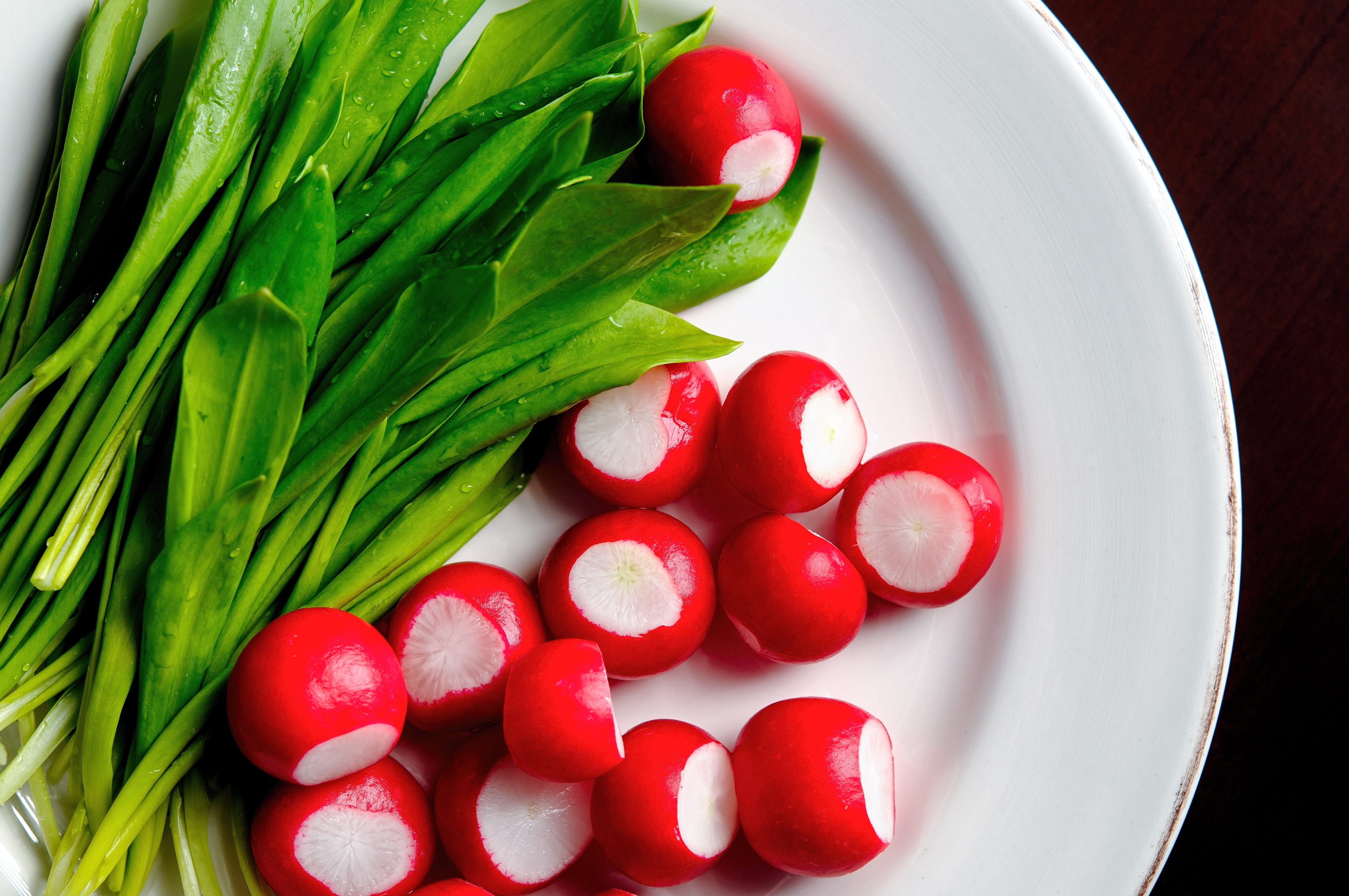 red, healthy eating, ready-to-eat, leaf, tomato, temptation, food and drink, high angle view, still life, food, wellbeing, vegetable, green color, fruit, HD Wallpaper