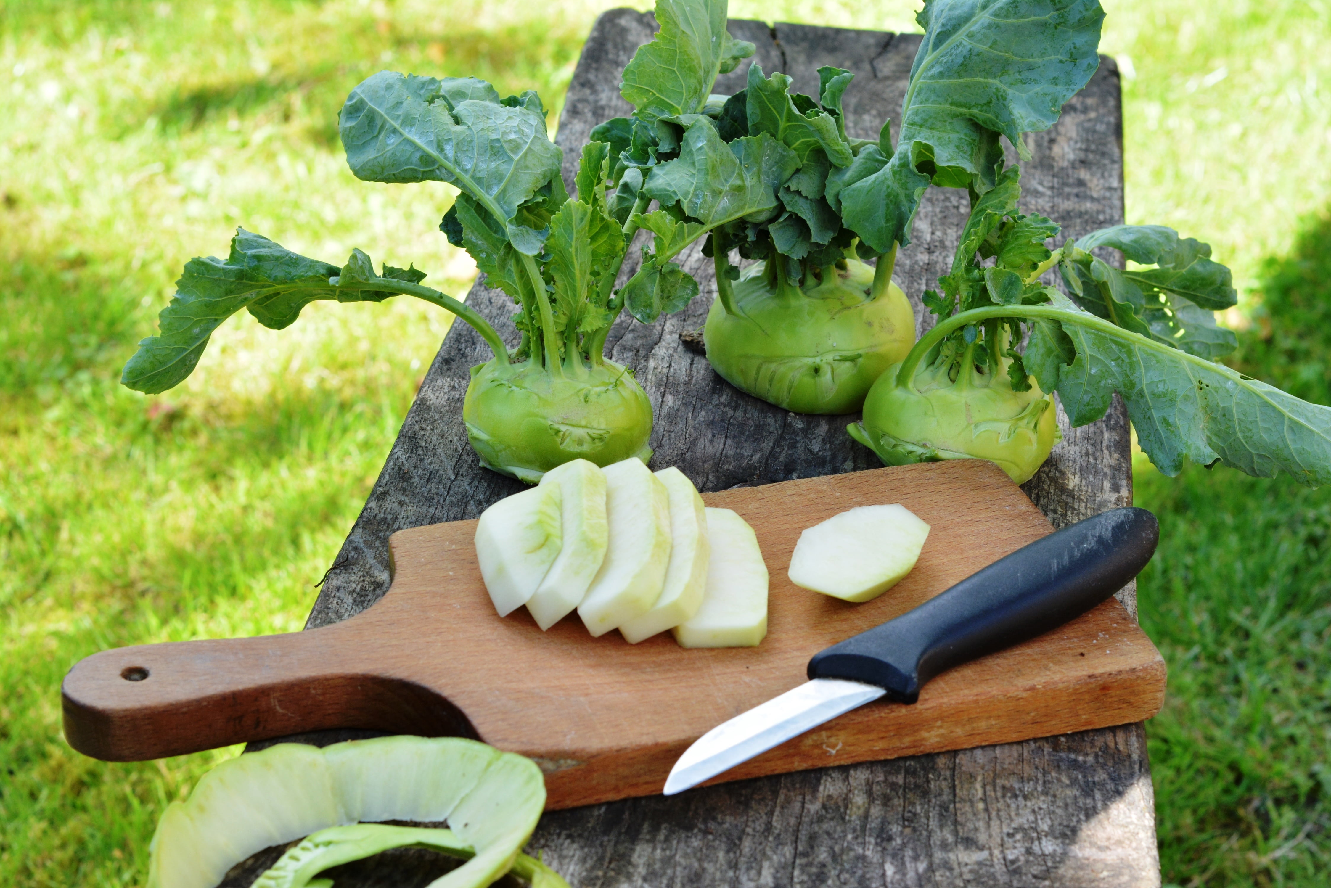 wellbeing, cutting board, plant part, day, plant, knife, jarzyna, leaf, 4K, a vegetable, close-up, chinese cabbage  kohlrabi, gardening, wood - material, HD Wallpaper