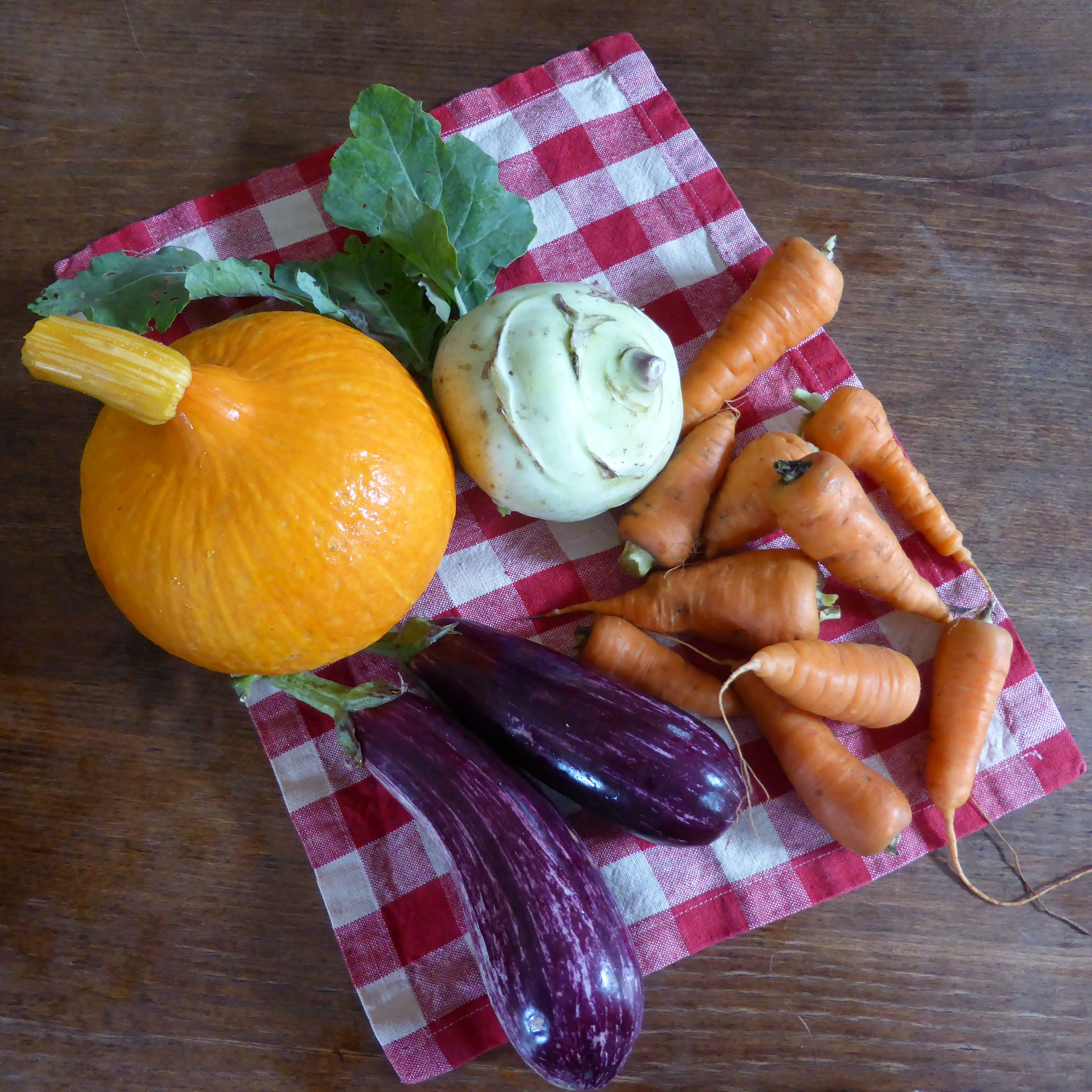 pumpkin, cook, eat, of course, fruit, high angle view, still life, food and drink, orange, plant, healthy, fresh, healthy eating, napkin, delicious, indoors, Phone HD Wallpaper