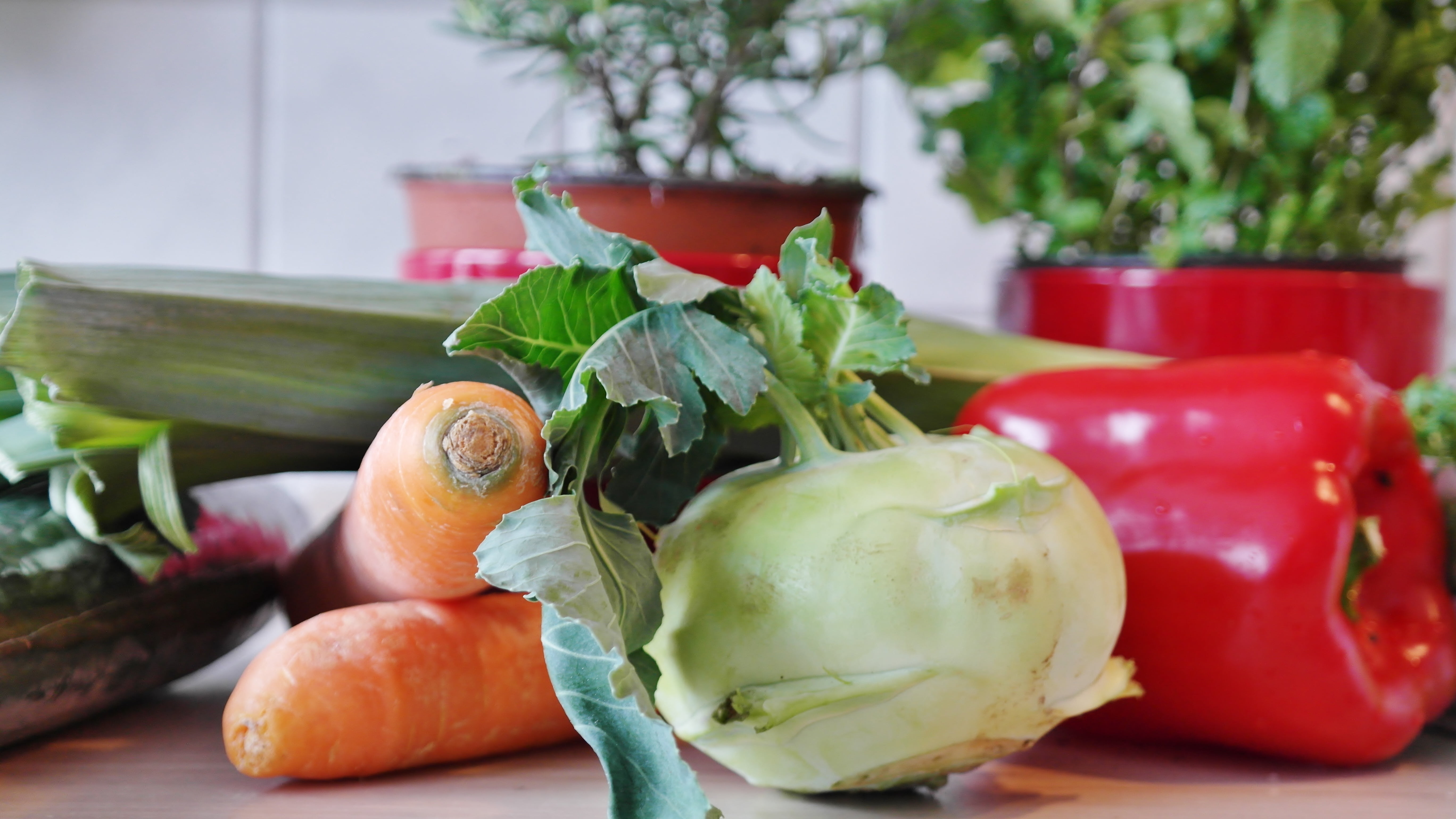 vegetarian food, tray, variation, root vegetable, table, food, vegetables, red, cook, freshness, paprika, herb, onion, assorted, tomato, day, kohlrabi, HD Wallpaper