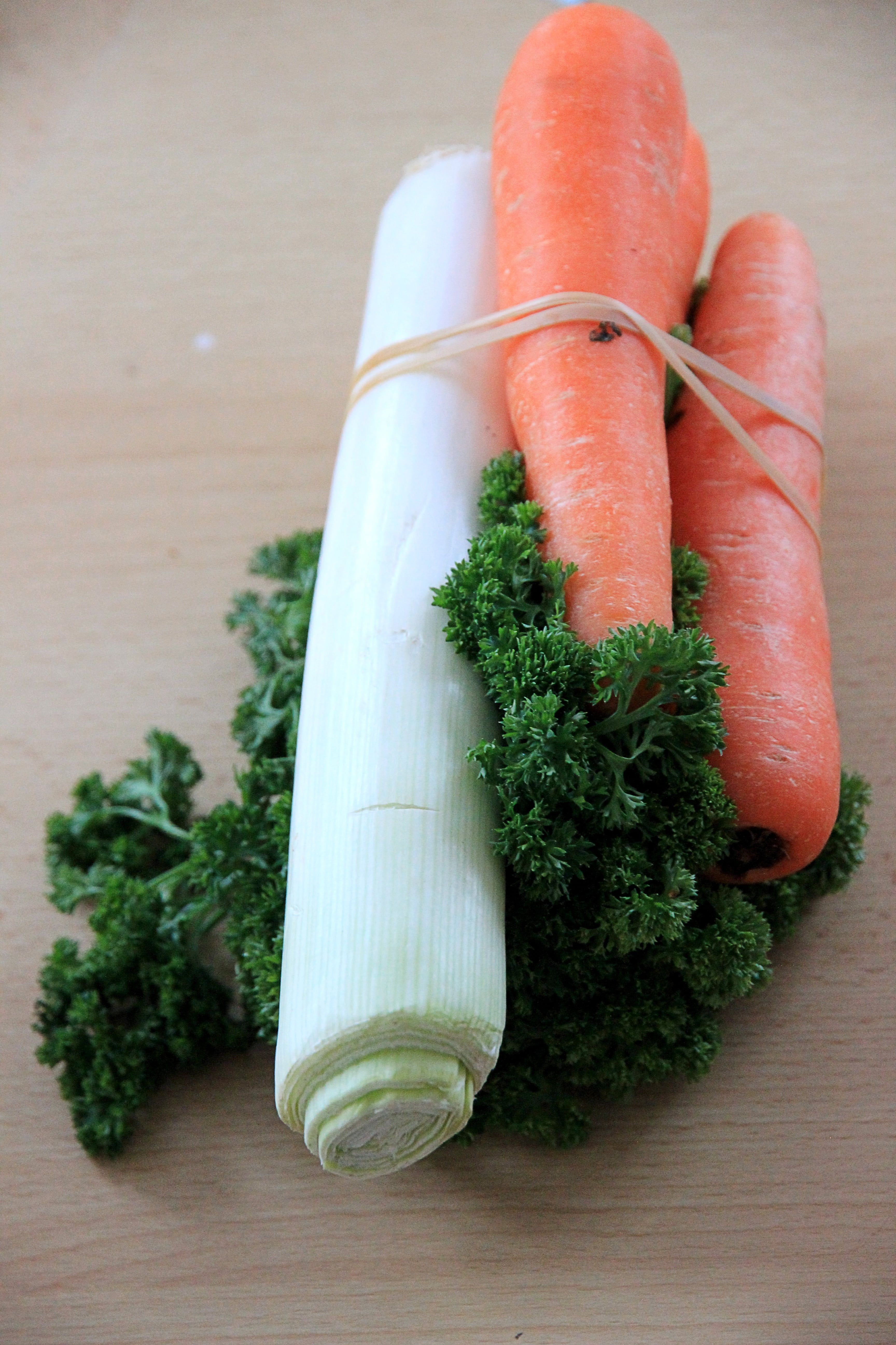 vegetables, leek, still life, herb, plant, healthy, parsley, healthy eating, carrots, indoors, 5K, raw food, no people, root vegetable, wellbeing, freshness, Phone HD Wallpaper