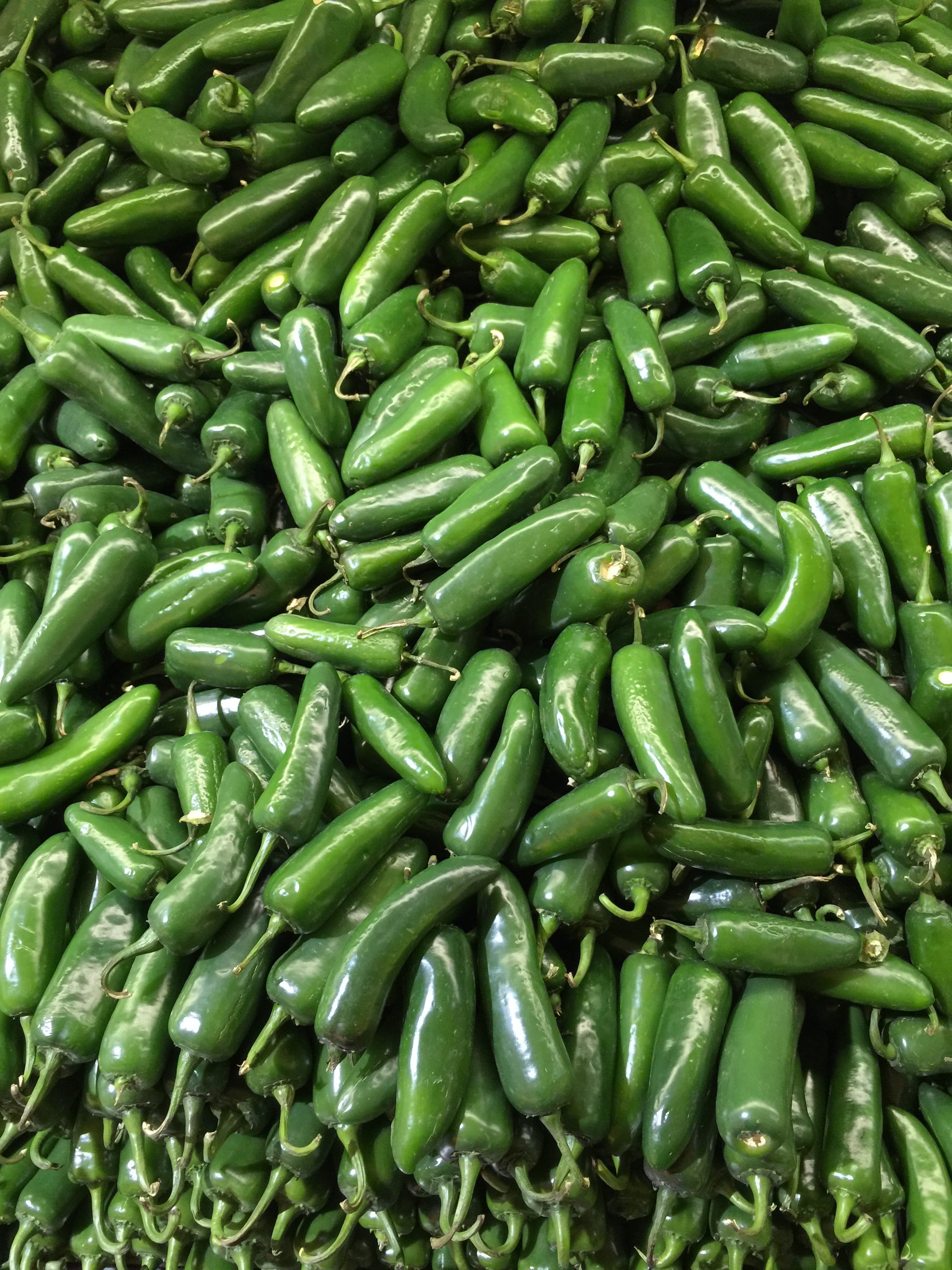 freshness, vegetables, backgrounds, retail, pepper, healthy eating, for sale, vegetable, abundance, 2K, market stall, peppers, food and drink, chilis, Phone HD Wallpaper