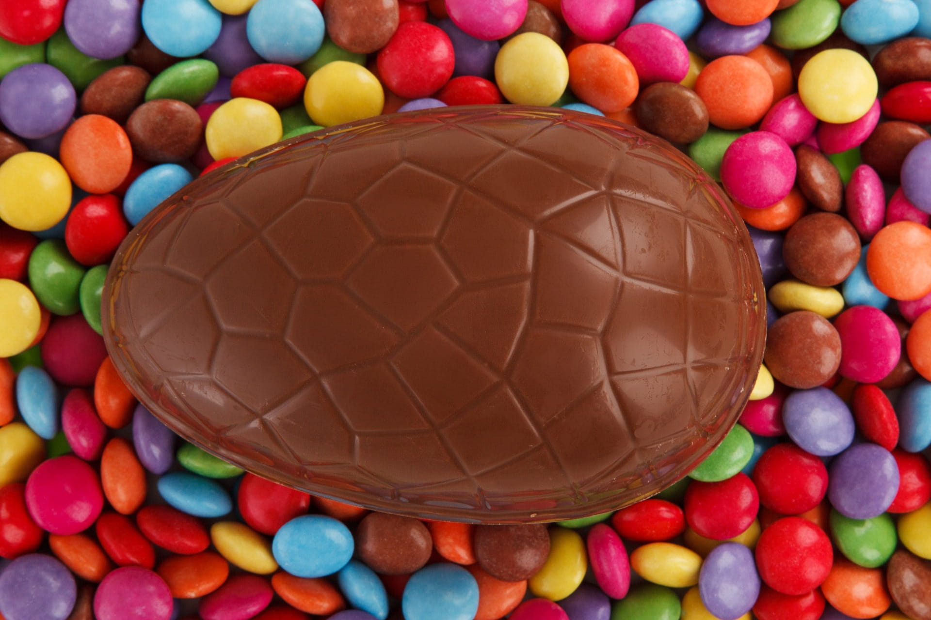 directly above, chocolate, Smarties, sweet food, Easter, easter hunt, large group of objects, kid, shell, treat, taste, high angle view, colors, holiday, HD Wallpaper