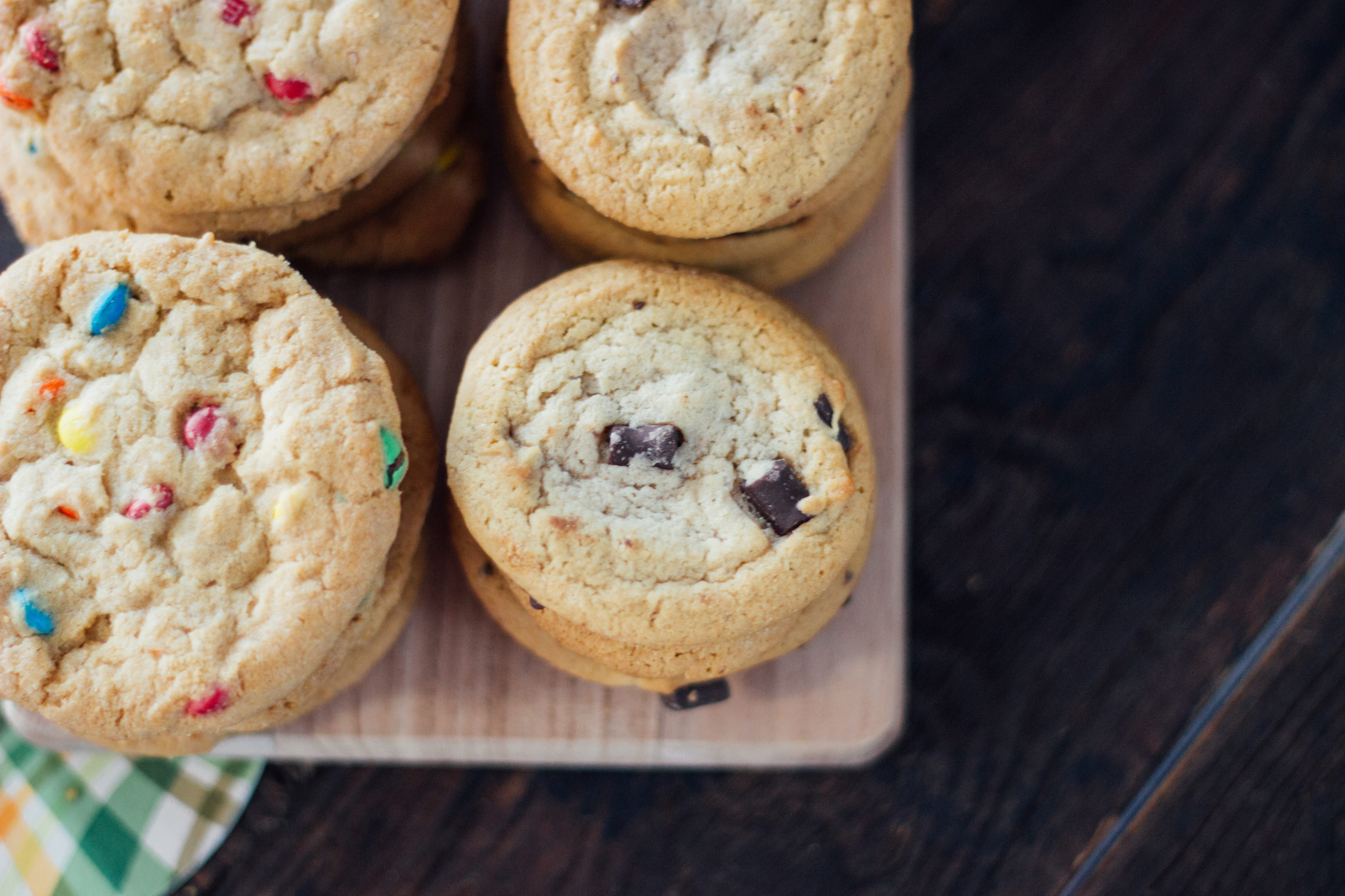 baking, indulgence, group of objects, 5K, freshness, still life, cookie, chocolate chip, sweet, cookies, no people, m ms, chocolate, sweet food, medium group of objects, HD Wallpaper