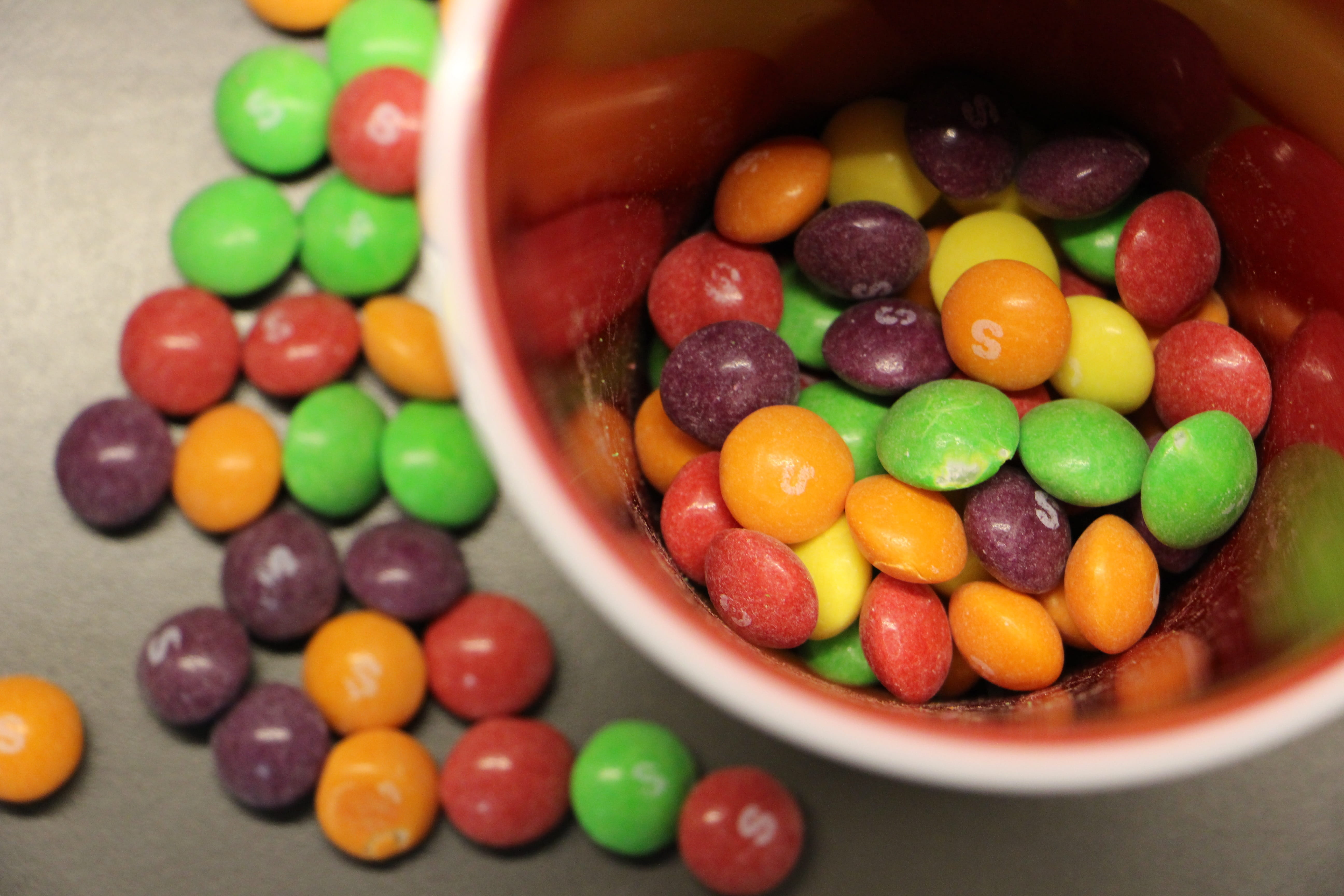 close-up, temptation, choice, multi colored, Smarties, dessert, bowl, abundance, snack, indulgence, unhealthy eating, sweet food, Candy, chocolate, variation, HD Wallpaper