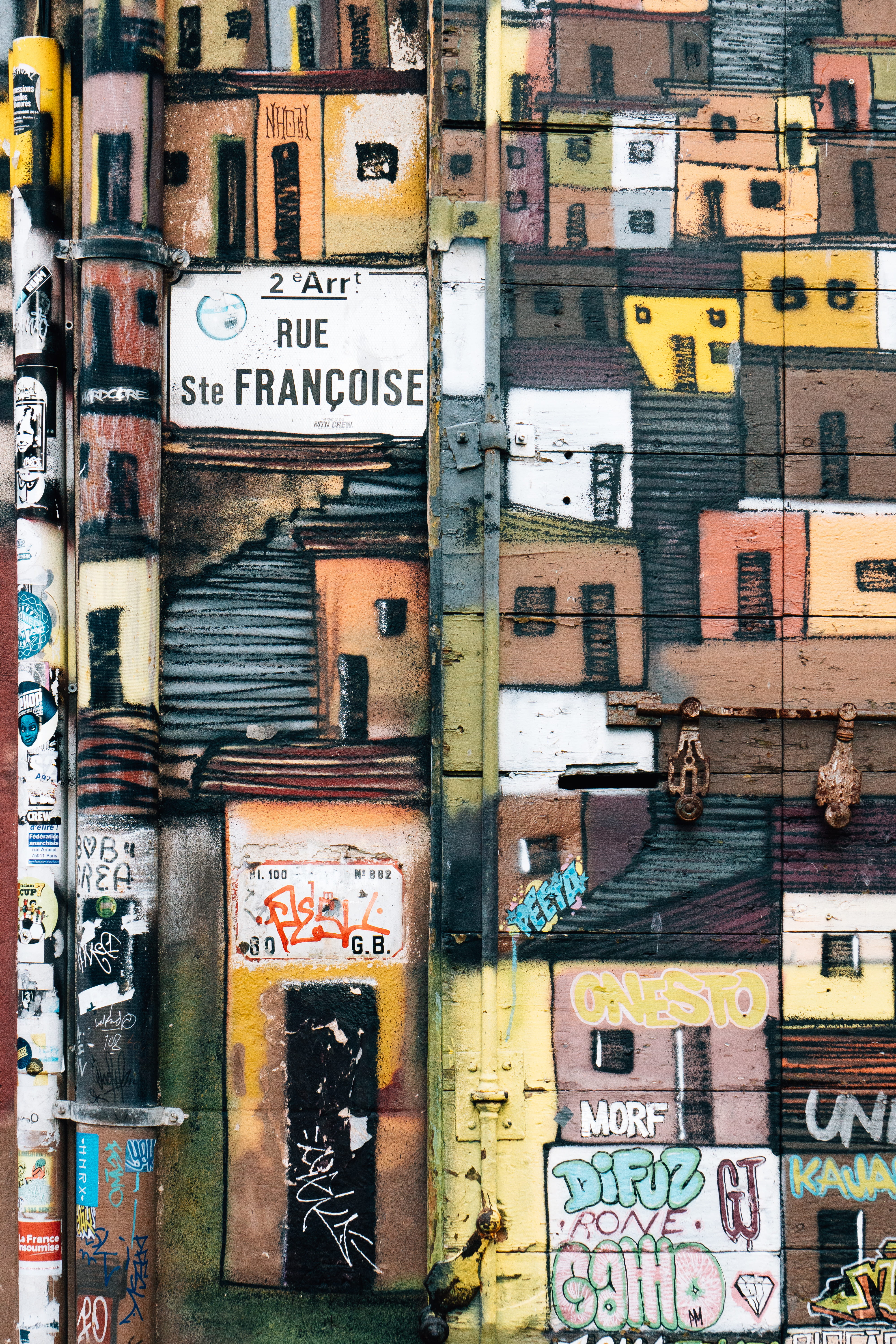 street, communication, urban, wood - material, 5K, information, multi colored, architecture, wall, western script, backgrounds, day, full frame, advertisement, Phone HD Wallpaper