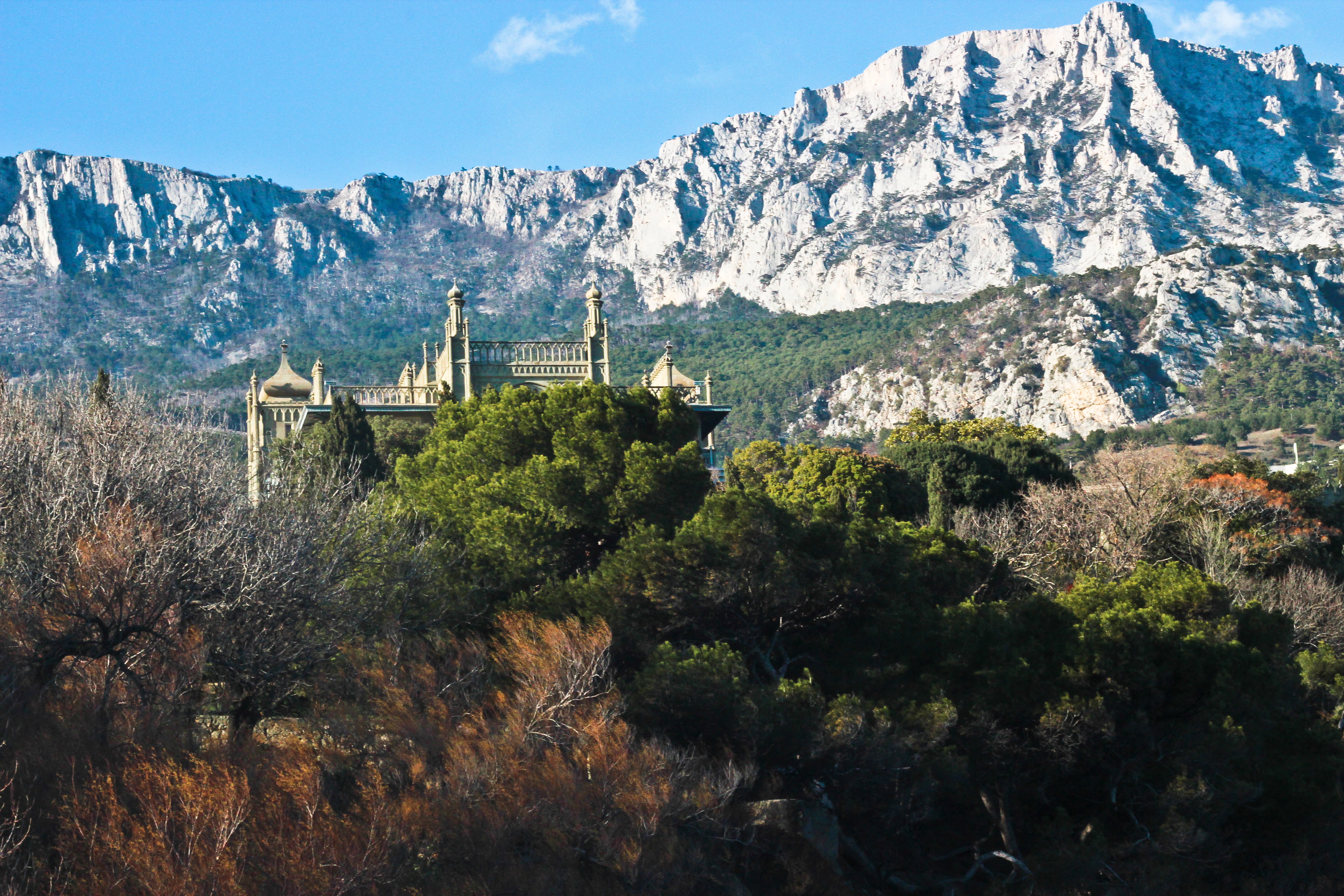 architecture, Crimea, tranquil scene, AI-Petri, mountains, plant, mountain, beauty in nature, no people, nature, 5K, Vorontsov Palace, castle, day, built structure, HD Wallpaper