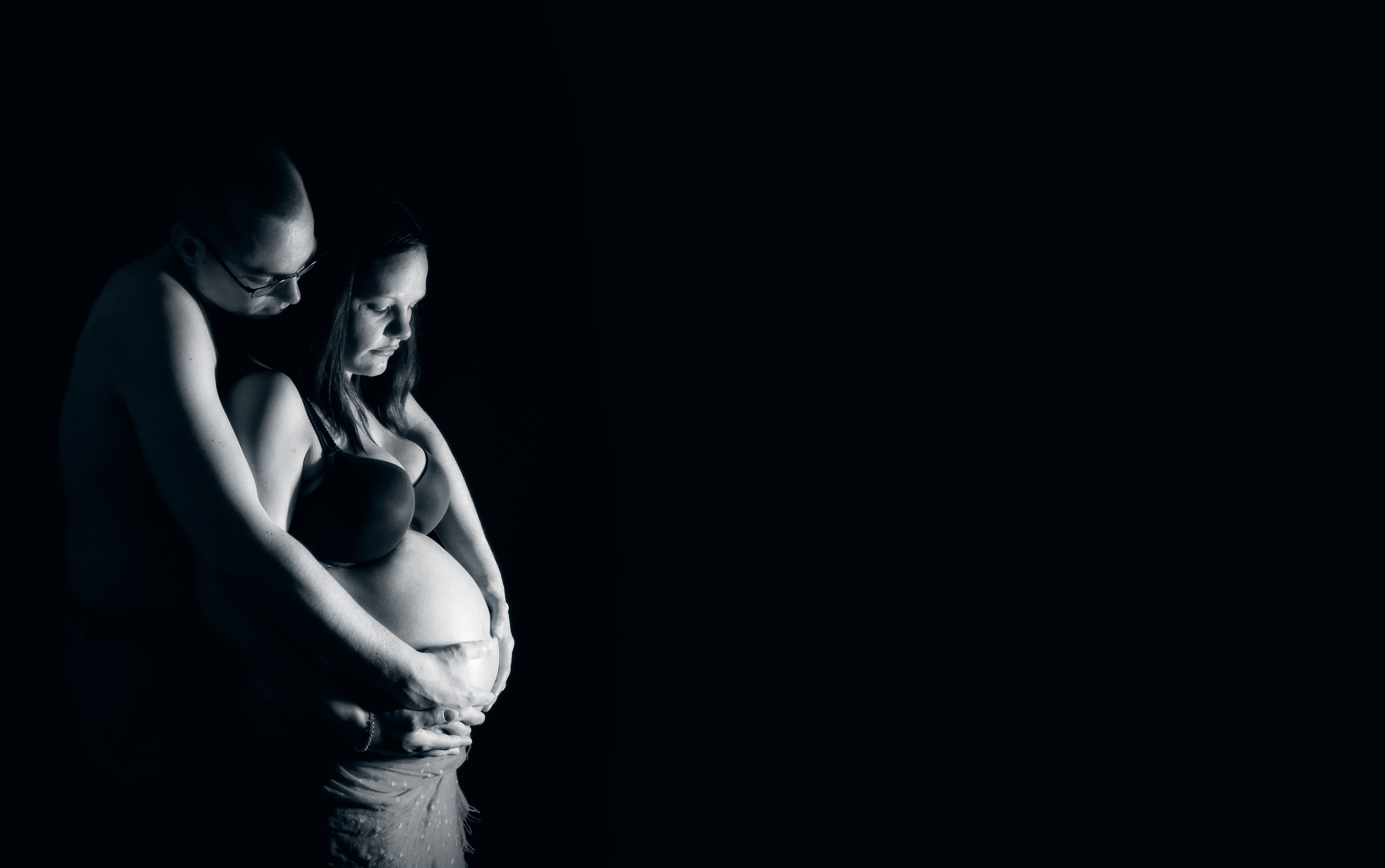 woman, reproduction, sadness, shirtless, three quarter length, togetherness, pregnancy, emotion, two people, 8K, dark, mother, indoors, men, pair, young women, HD Wallpaper