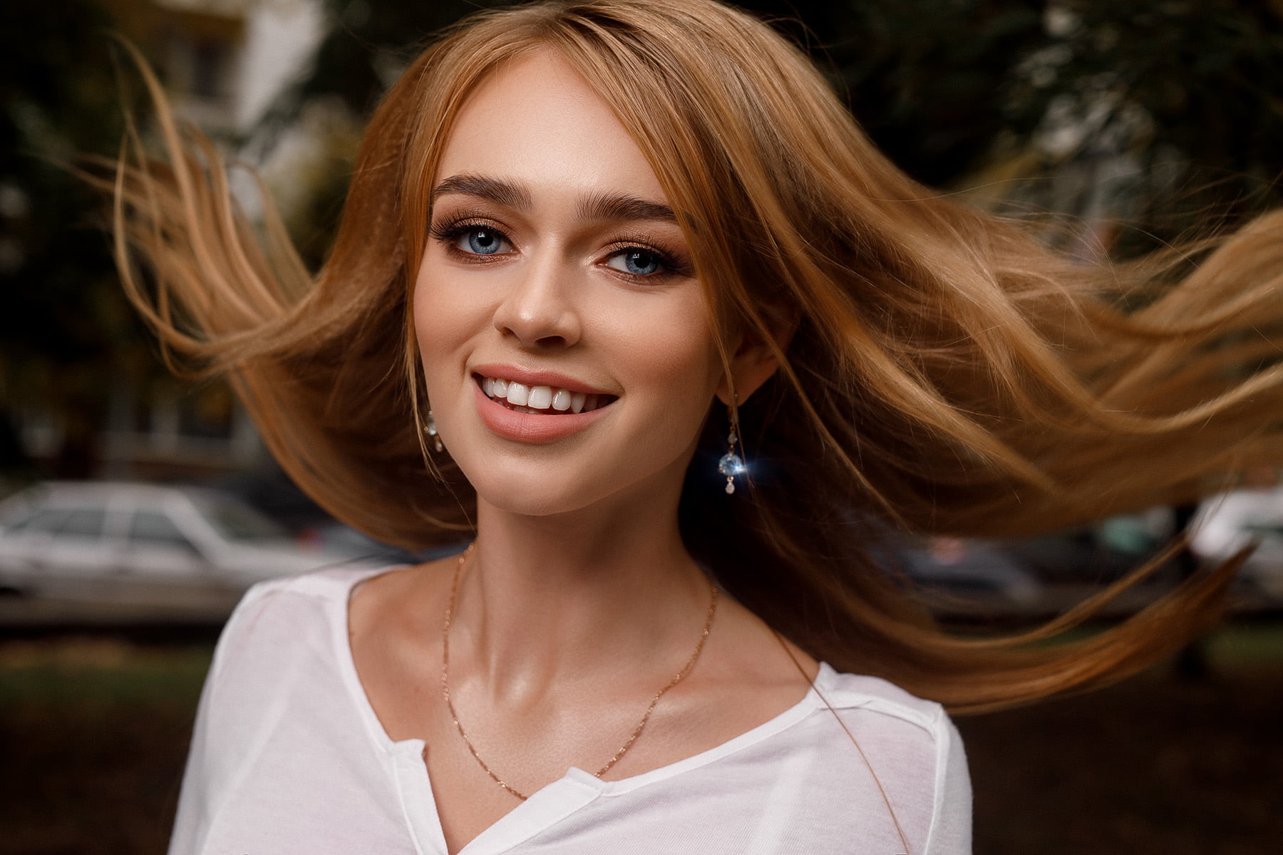 beauty, beautiful woman, happiness, gray eyes, T-shirt, 720P, model, earring, young adult, hair, face, one person, human hair, lifestyles, depth of field, HD Wallpaper