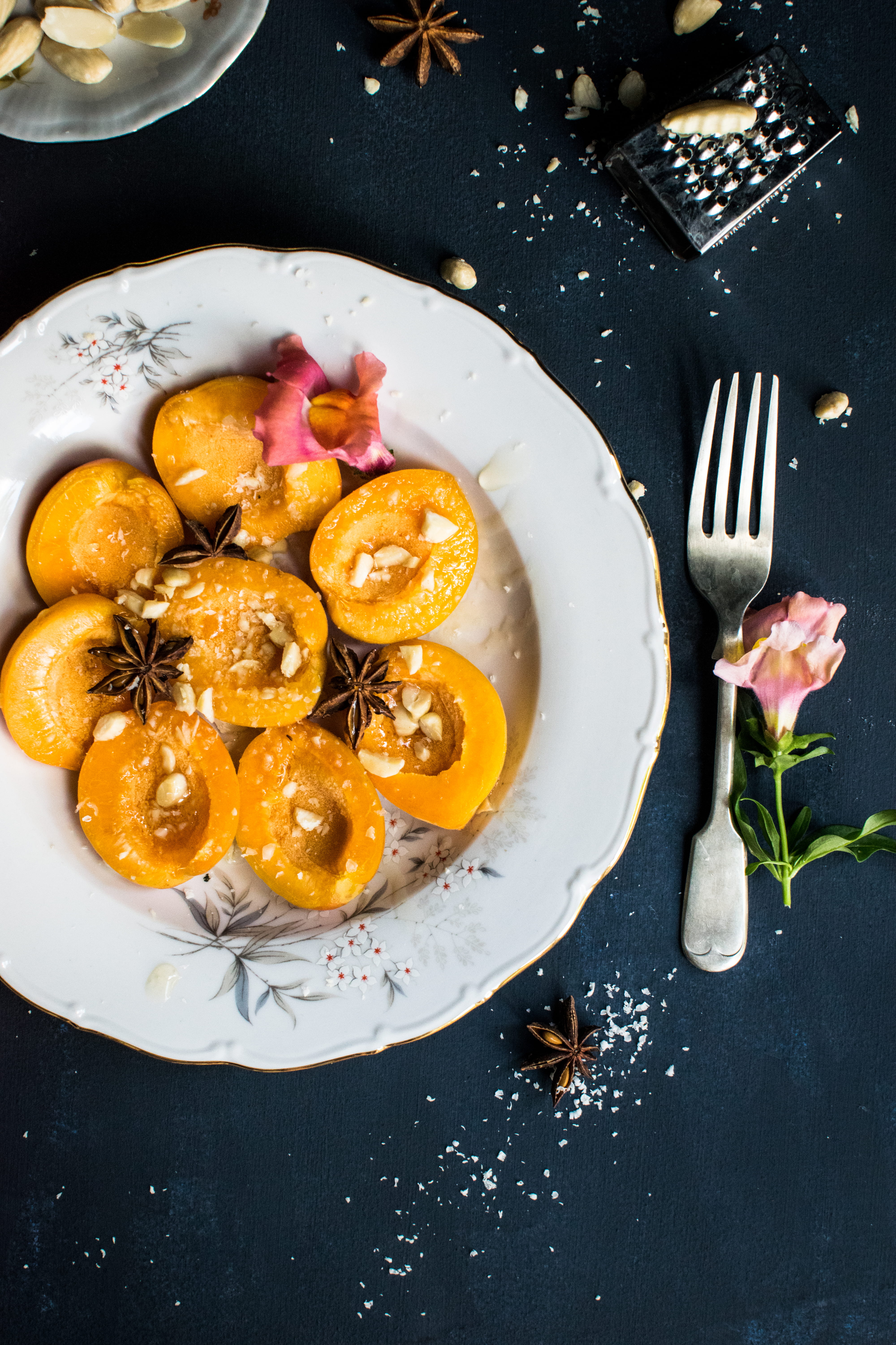 high angle view, beside, white, fruit, indoors, surface, sliced, near, ready-to-eat, table, peach, blue, healthy eating, directly above, fork, wellbeing, Phone HD Wallpaper
