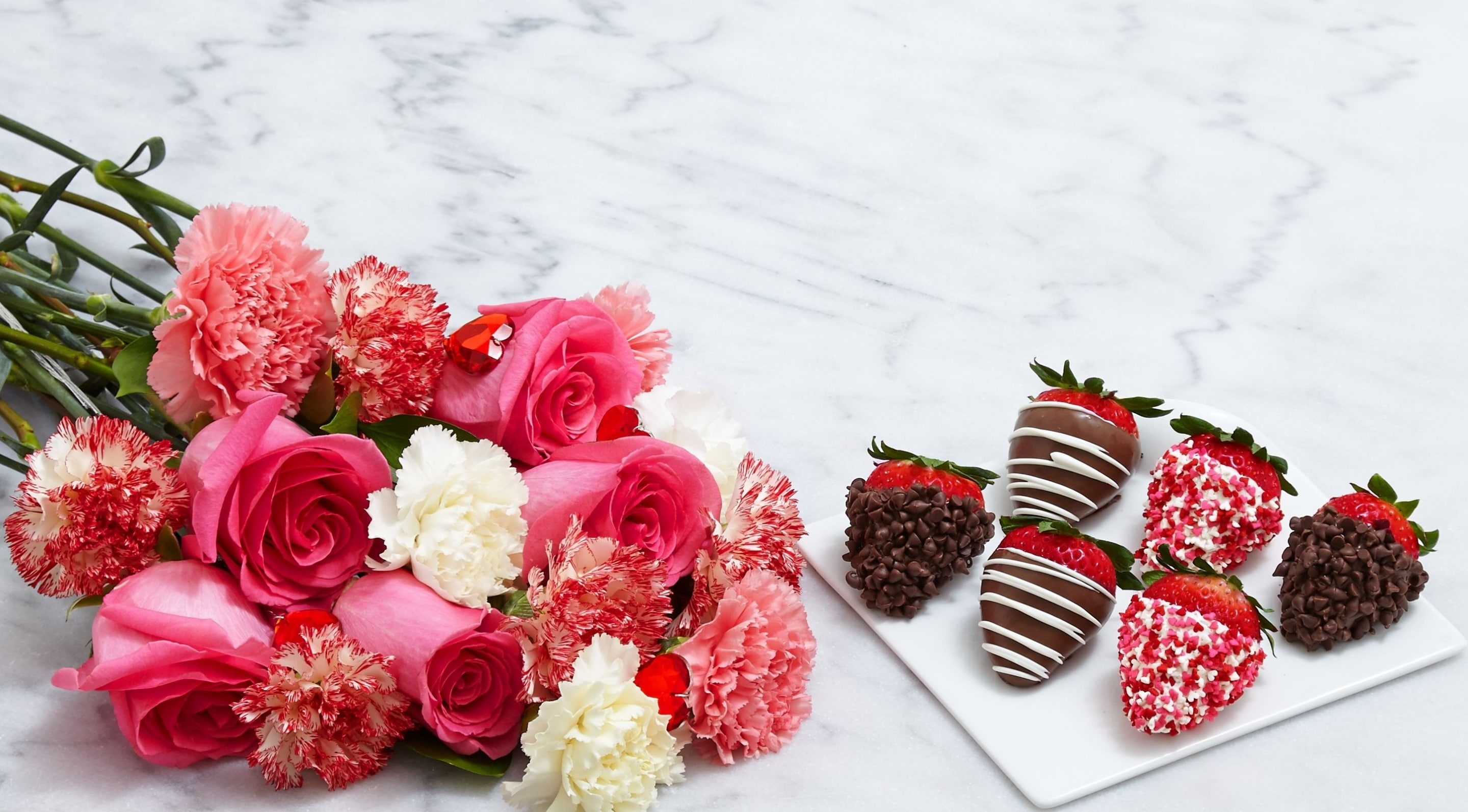 delicious, 2K, snow, Gift, proflowers, flower head, strawberries, celebration, wedding, SharisBerries, flower arrangement, Present, flowering plant, nature, HD Wallpaper