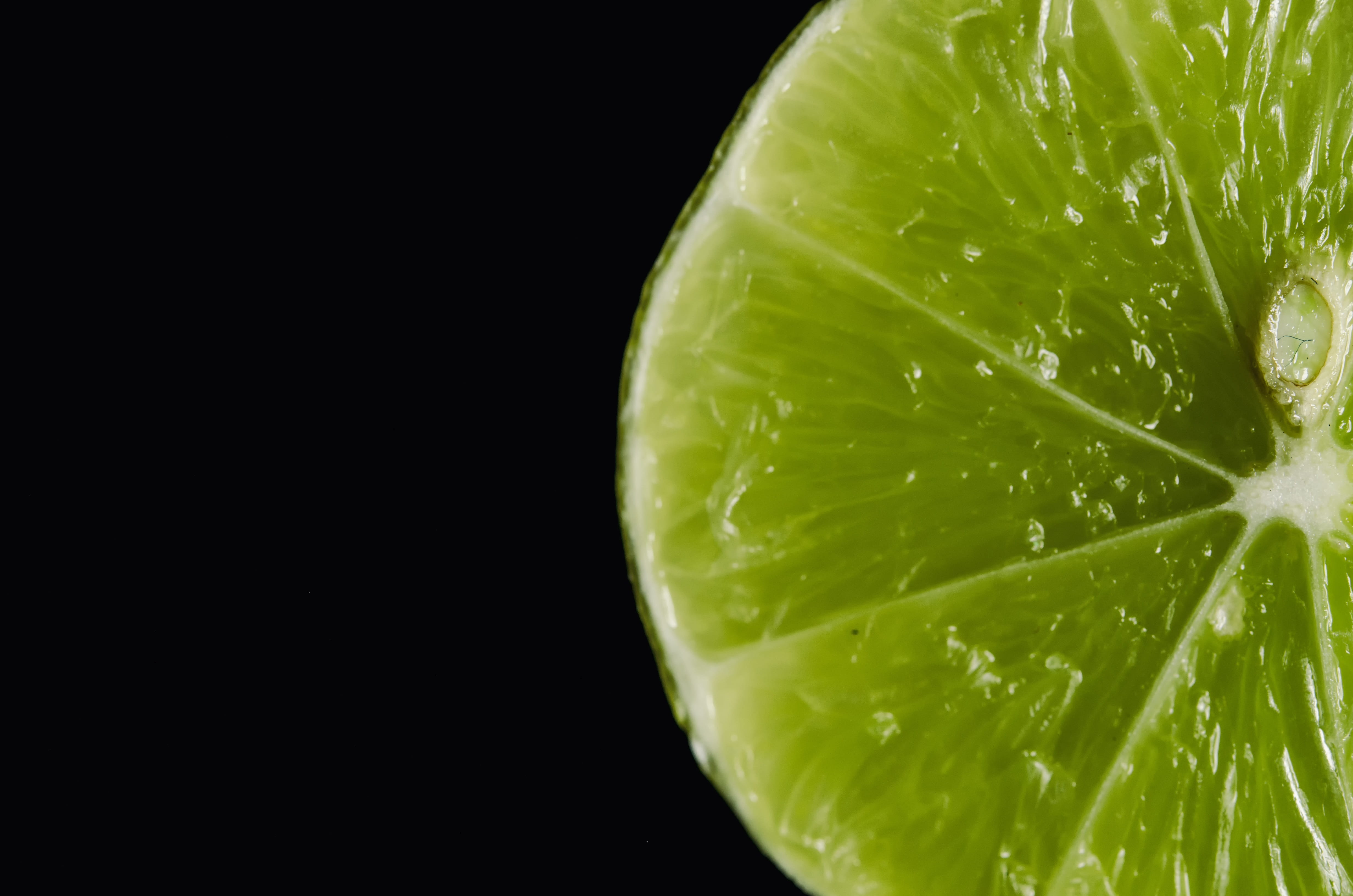 black background, purity, copy space, cross section, cut out, fruit, indoors, close-up, green, food, juicy, lemon, citric, single object, slice, no people, HD Wallpaper
