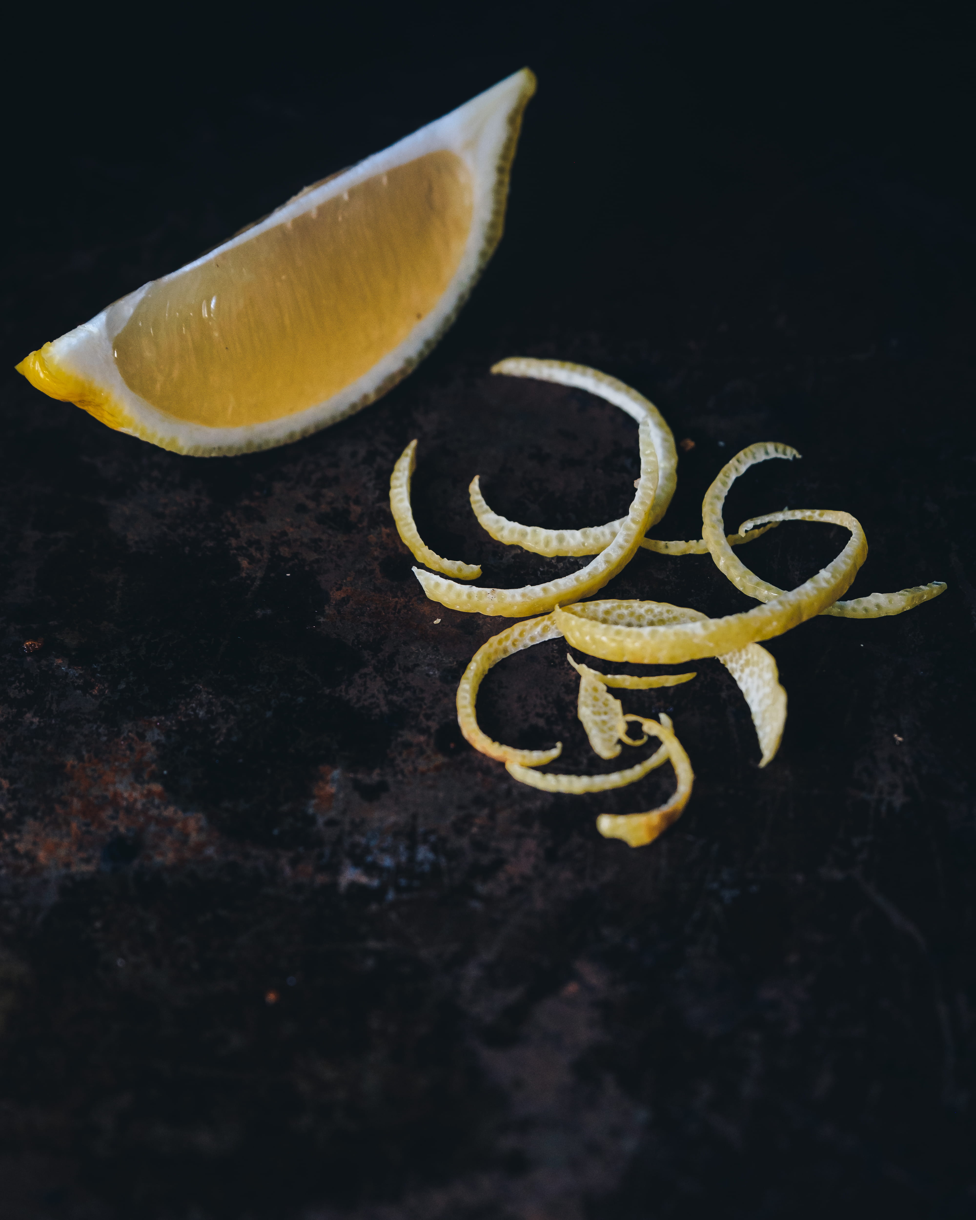 slice, 4K, close-up, surface, studio shot, black color, lemons, still life, wedge, fruit, healthy eating, black background, citrus, yellow, food, rind, Phone HD Wallpaper