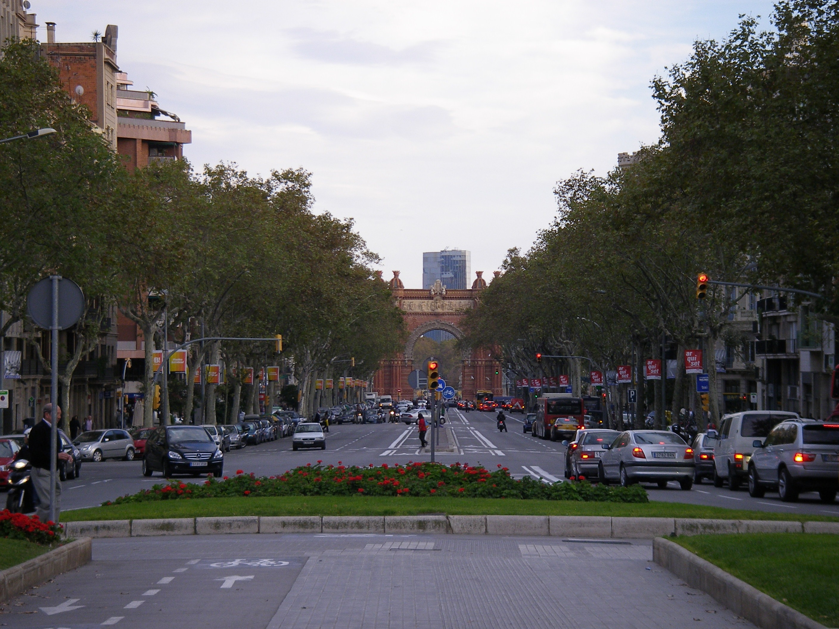 people, plant, leafed, incidental people, spain, barcelona, car, mode of transportation, building, sign, white, city street, green, gateway, nature, sky, HD Wallpaper