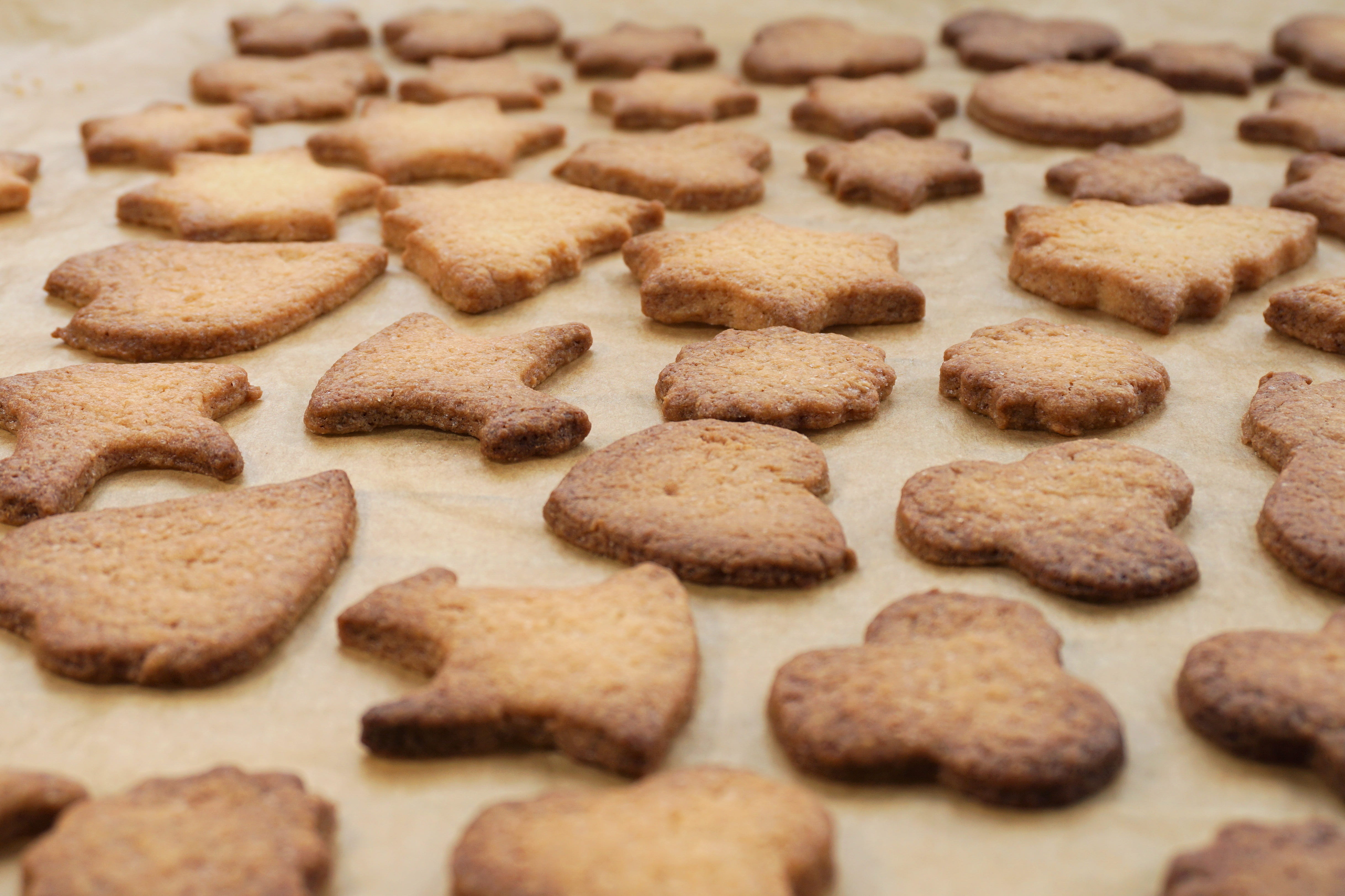 selective focus, snack, 4K, high angle view, advent, brown, large group of objects, indoors, indulgence, close-up, repetition, preparing food, no people, HD Wallpaper