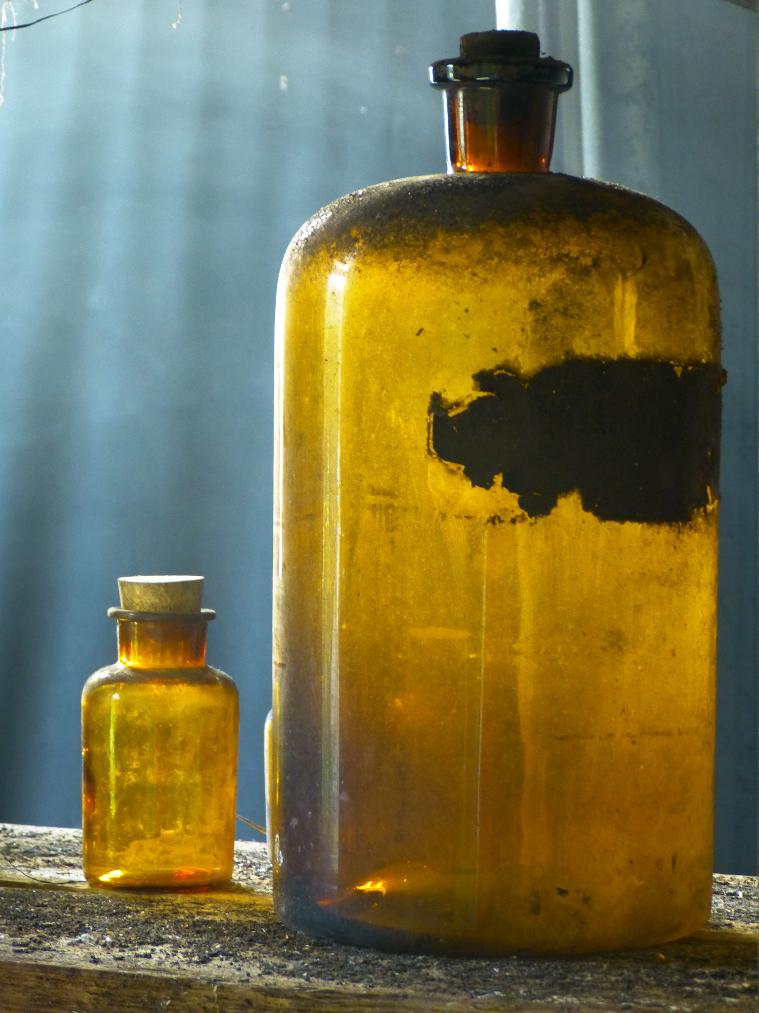 gold colored, 4K, science, decoration, transparent, no people, jar, close-up, bottle, old, back light, indoors, still life, glass - material, food, small group of objects, Phone HD Wallpaper