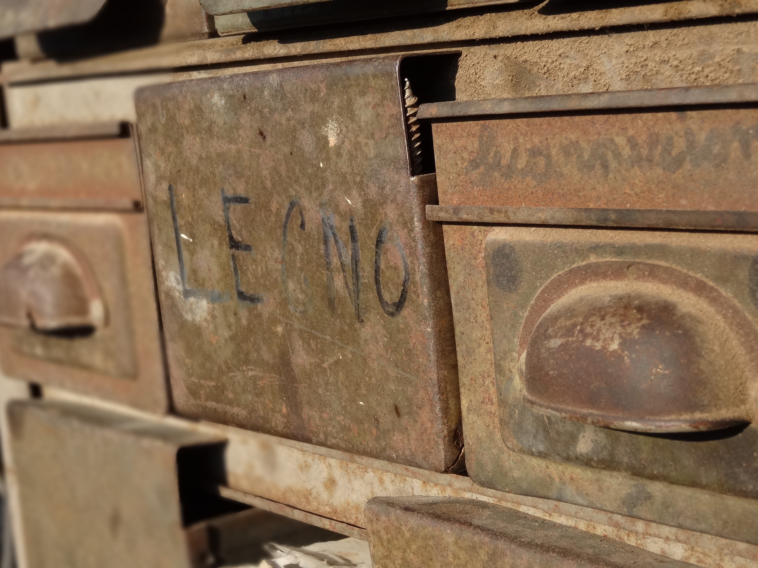 old, indoors, letter, full frame, rusted, rusty, 2K, wall - building feature, craft, close-up, communication, number, text, patina, tool, container, western script, HD Wallpaper