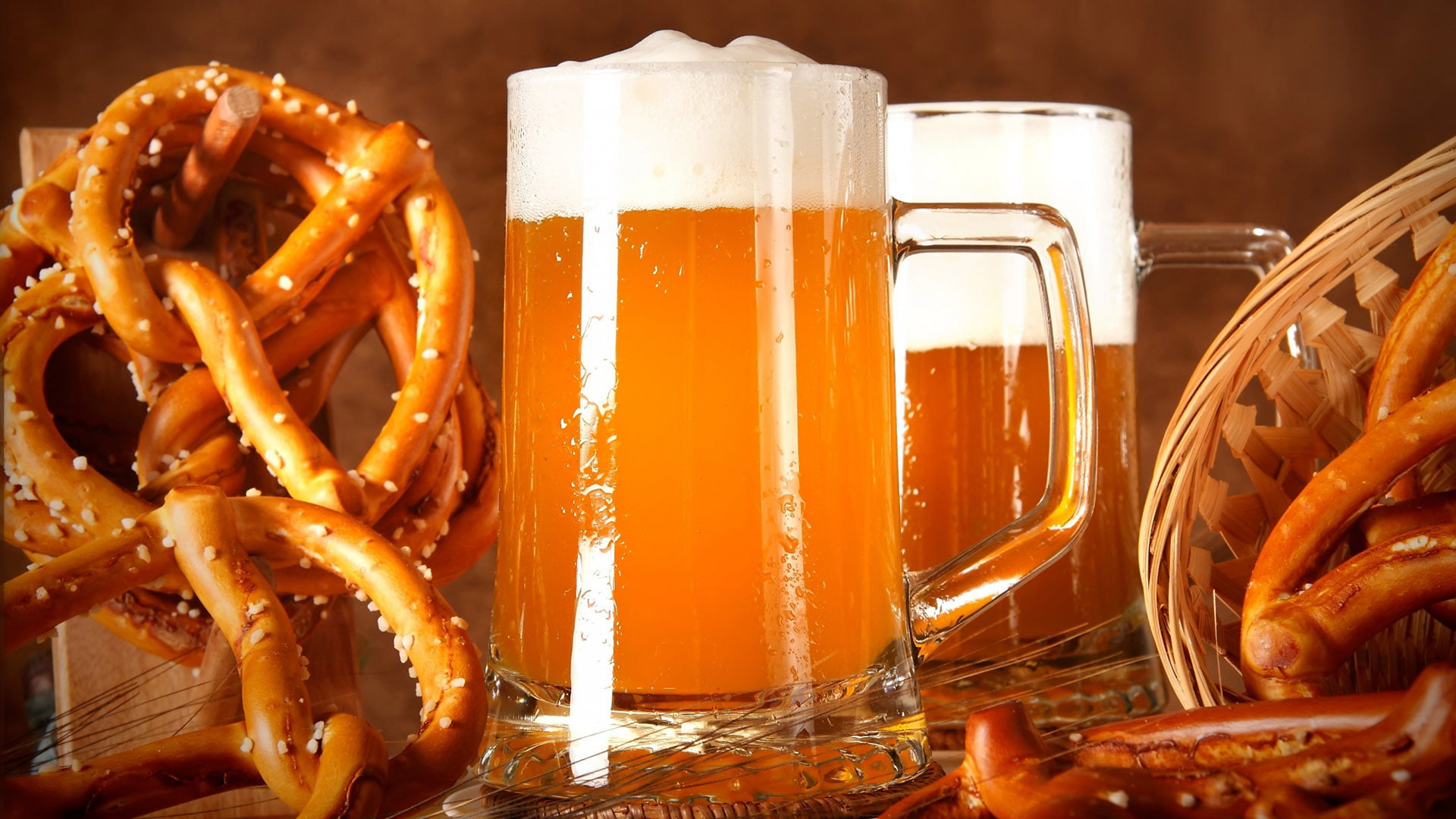 close-up, refreshment, herbal, tea, healthy, black, bread, beer, drinking glass, frothy drink, table, tasty, gold, yellow, delicious, transparent, hot, HD Wallpaper