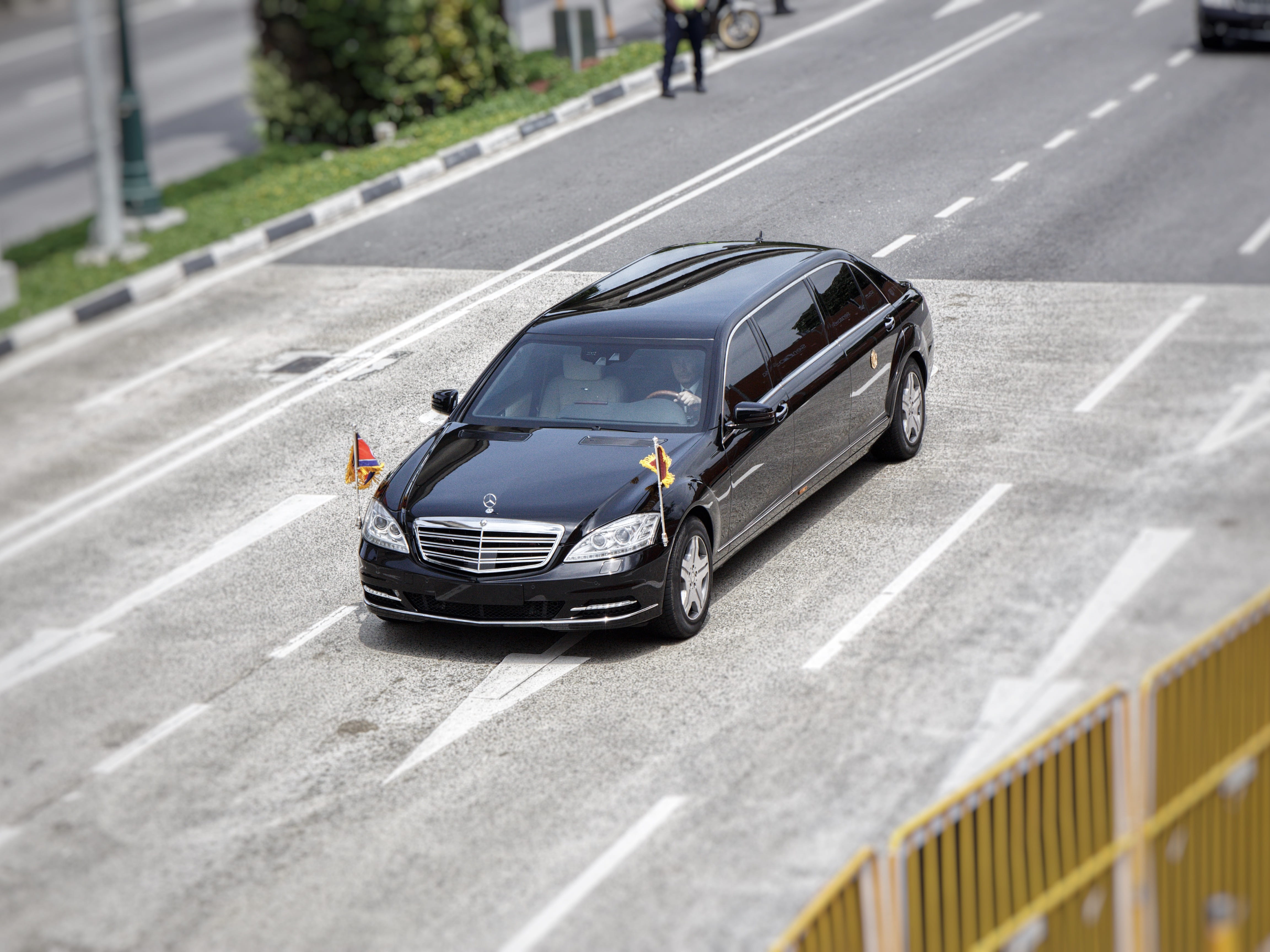 marking, street, flag, benz, city, mercedes, road, sign, 4K, transportation, sentosa, intersection, black, mode of transportation, president, blur, coupe, HD Wallpaper