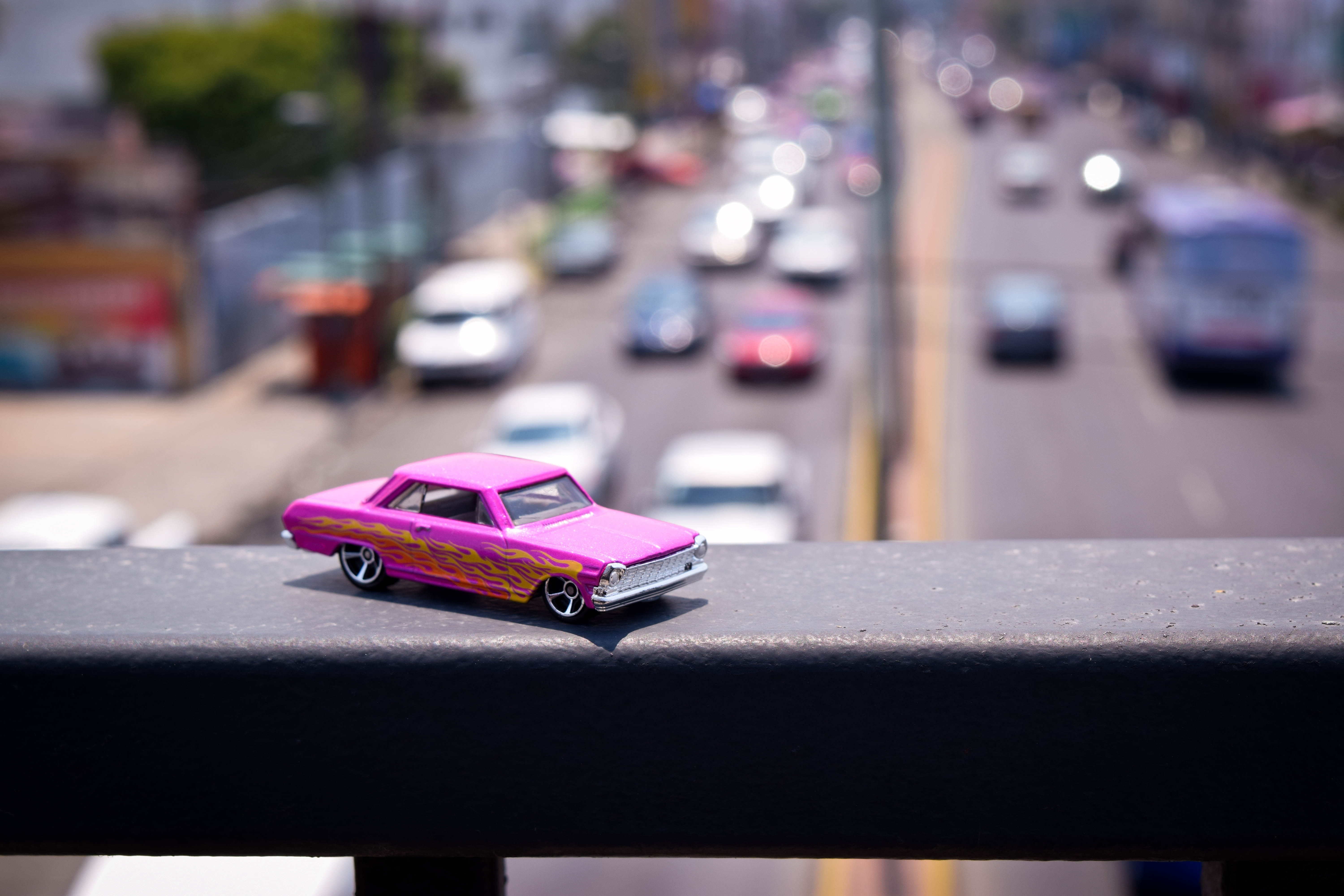 fuchsia, city, traffic, transit, city life, close-up, motion, on the move, modeling, 5K, outdoors, mode of transportation, rosa, automobile, architecture, HD Wallpaper