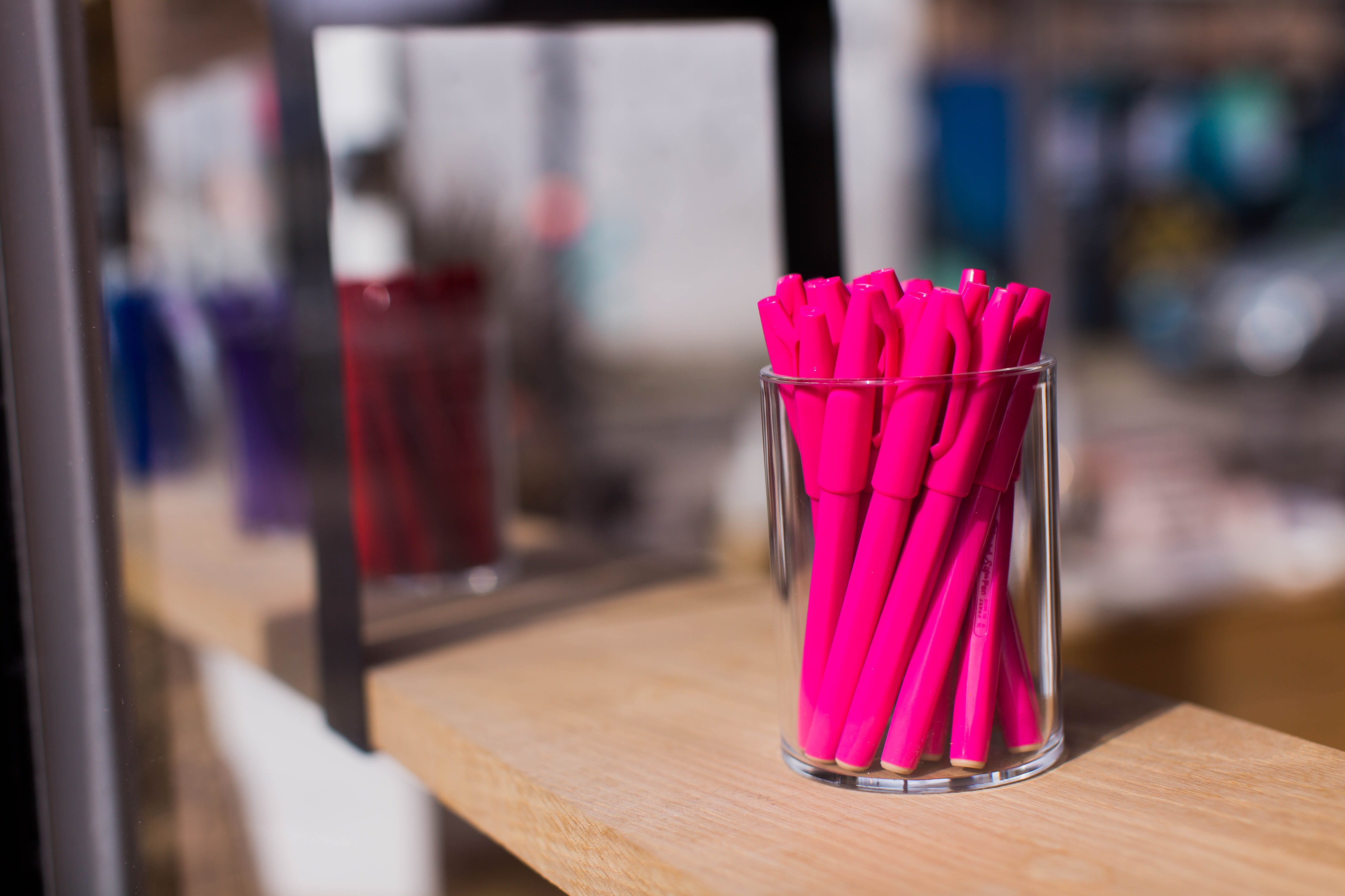 container, fuchsia pink, 5K, bristol, restaurant, food and drink, pink color, indoors, united kingdom, still life, day, wood - material, table, red, cafe, HD Wallpaper